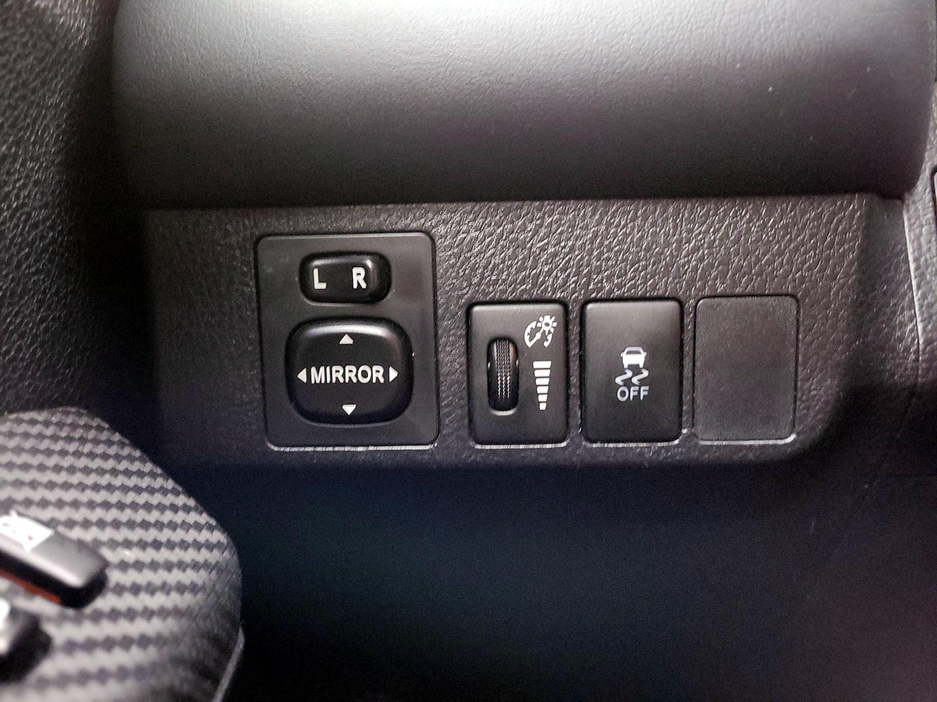 Thumbnail: 2015 Toyota RAV4 - 13