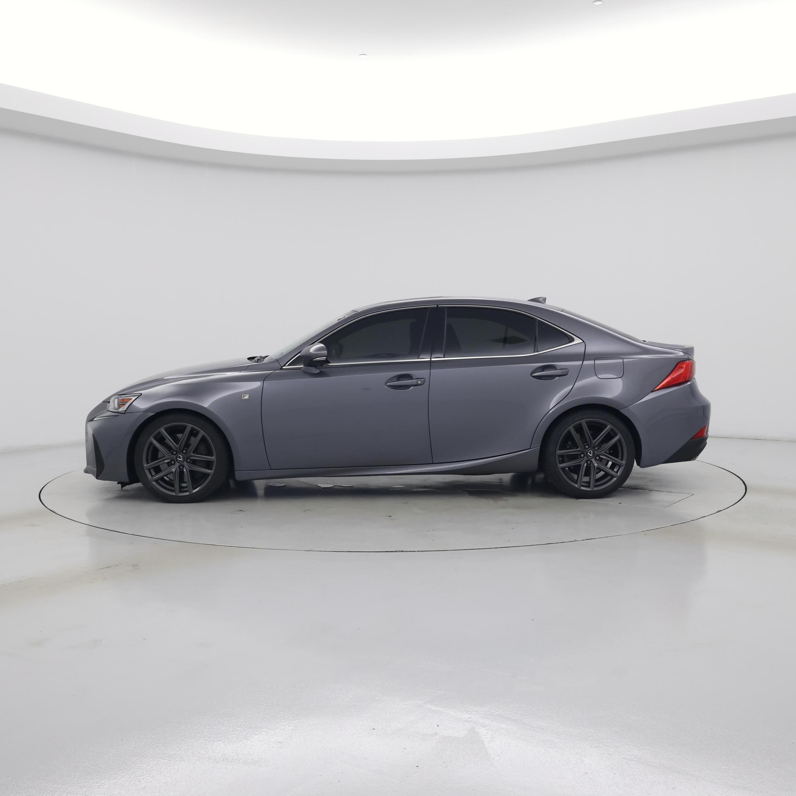 Thumbnail: 2019 Lexus IS - 3