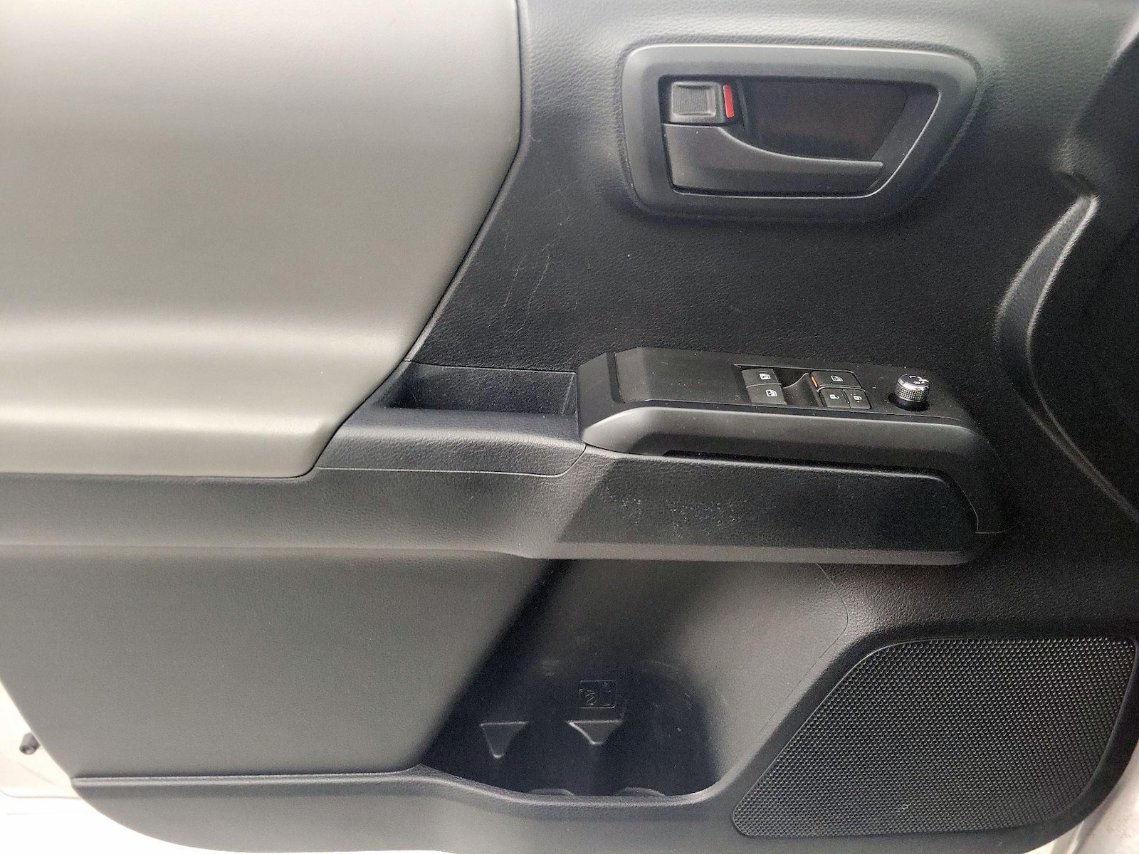 2016 Toyota Tacoma SR - Photo 13