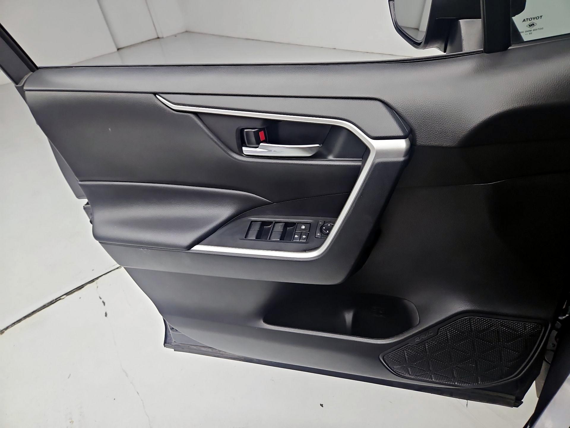 Thumbnail: 2021 Toyota RAV4 - 12