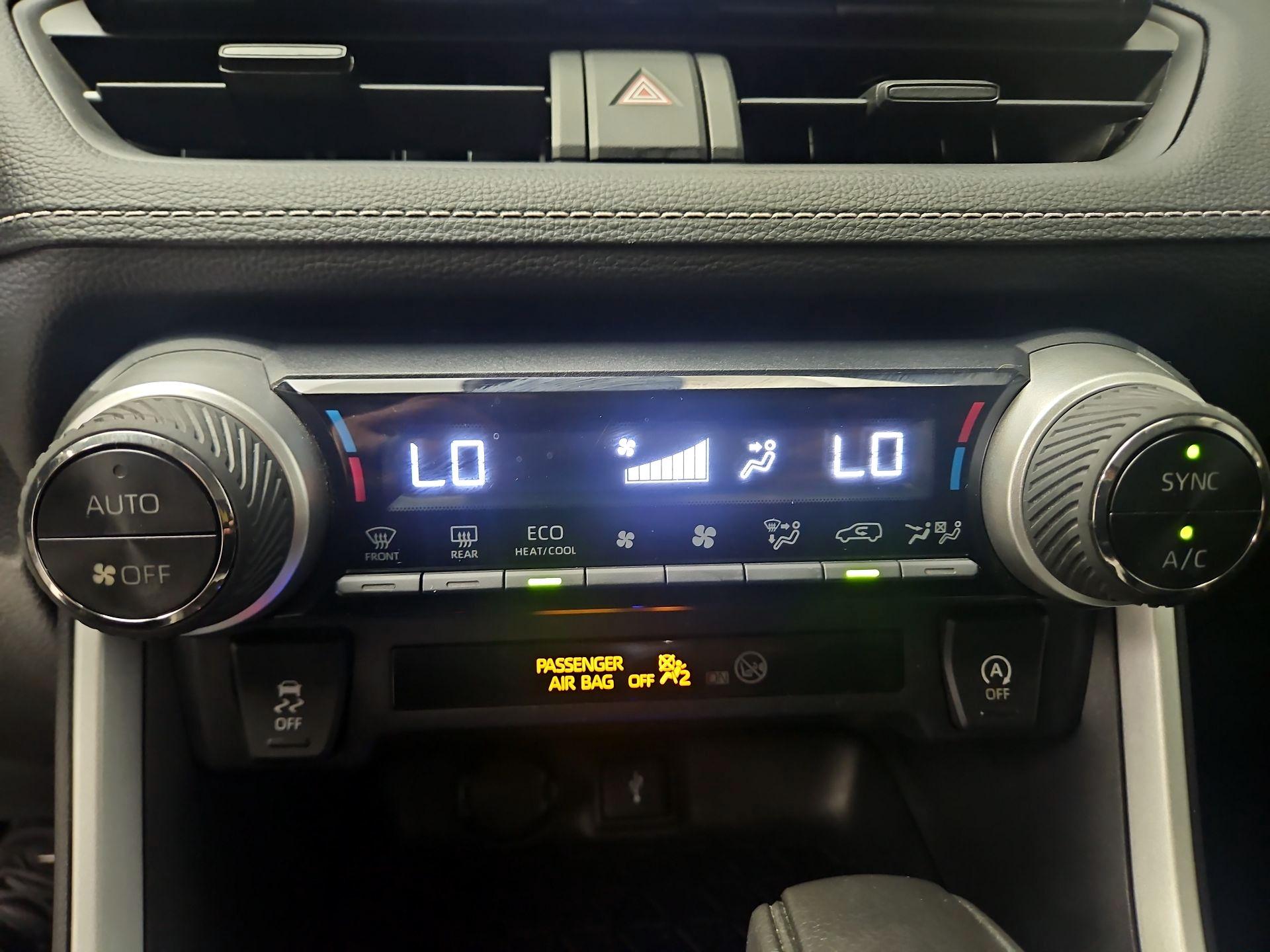 Thumbnail: 2021 Toyota RAV4 - 16