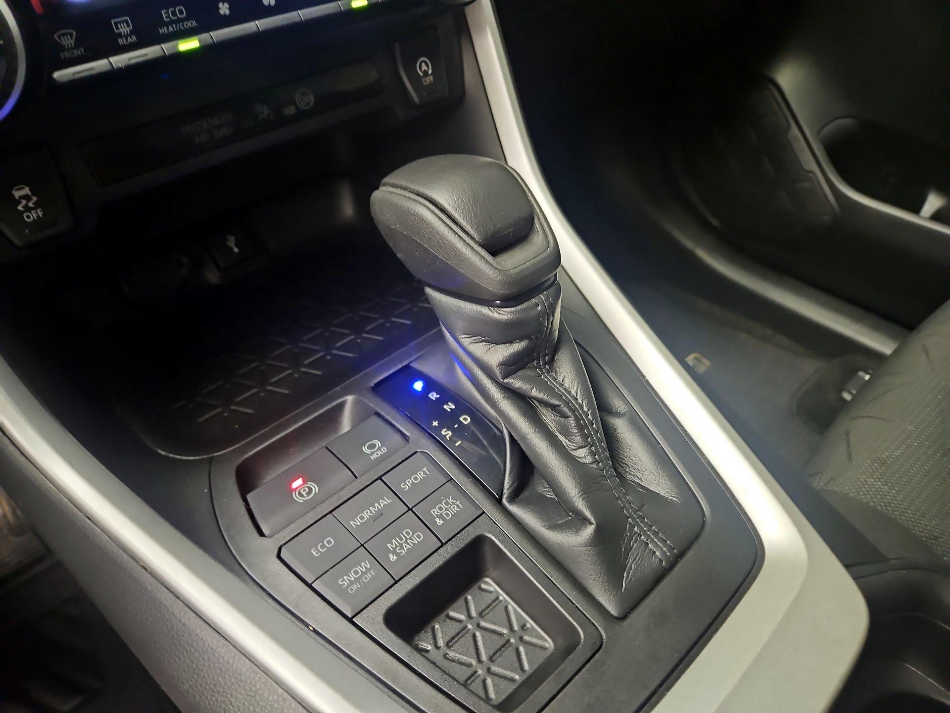 Thumbnail: 2021 Toyota RAV4 - 17