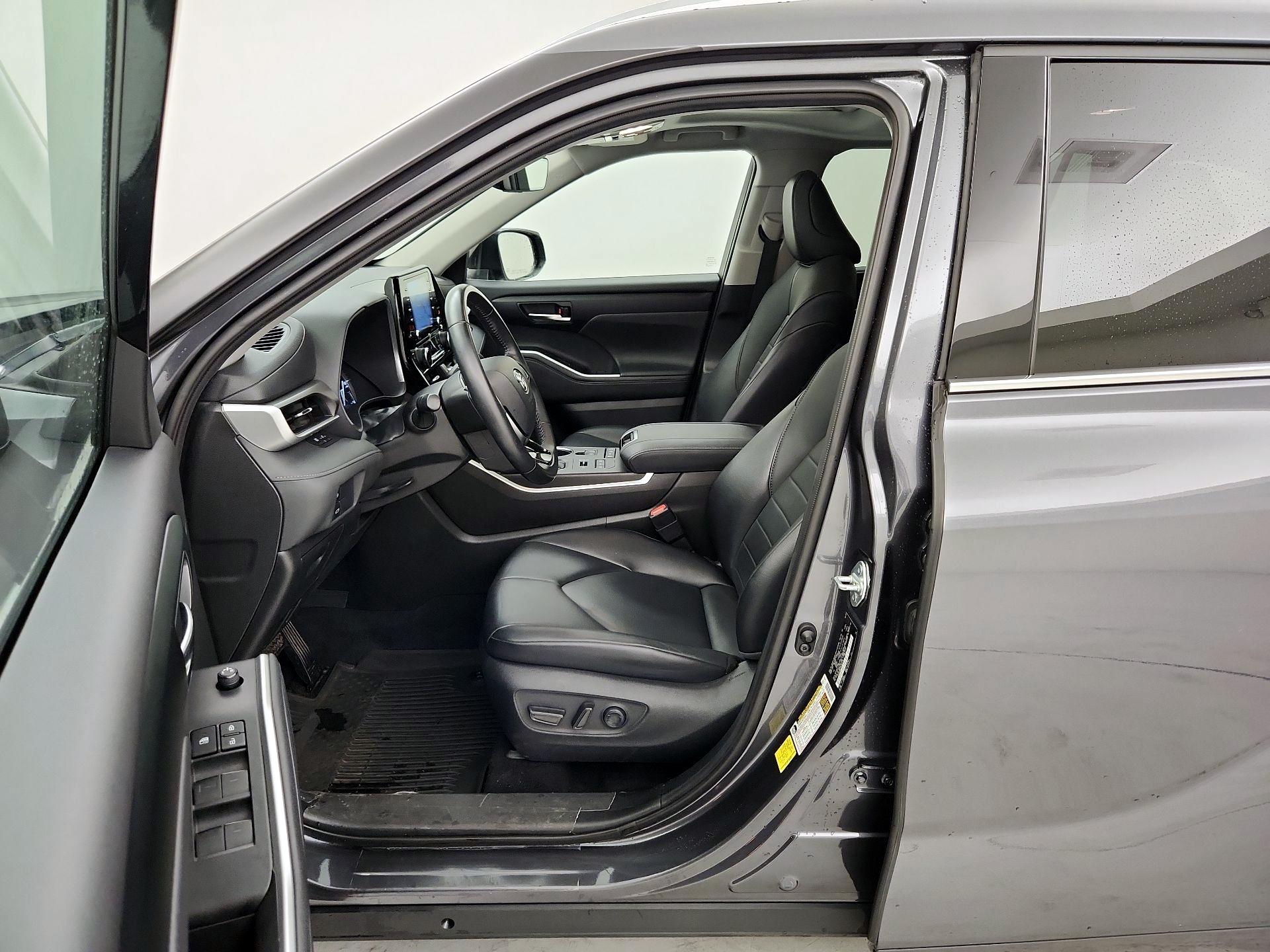 Thumbnail: 2021 Toyota Highlander - 11