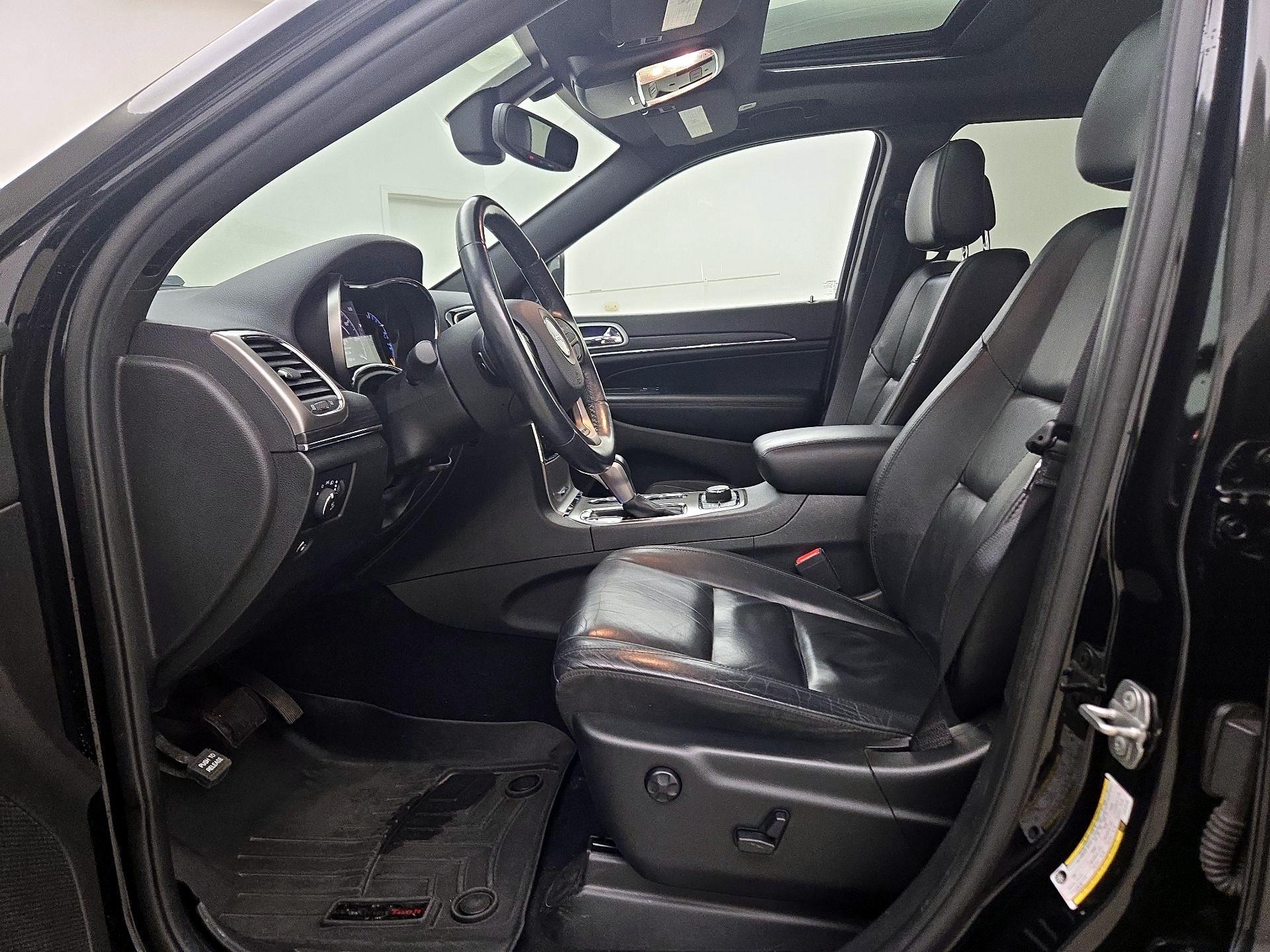 Thumbnail: 2020 Jeep Grand Cherokee - 11
