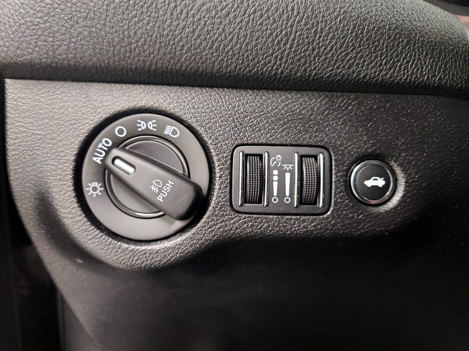 2023 Dodge Challenger SXT - Photo 14