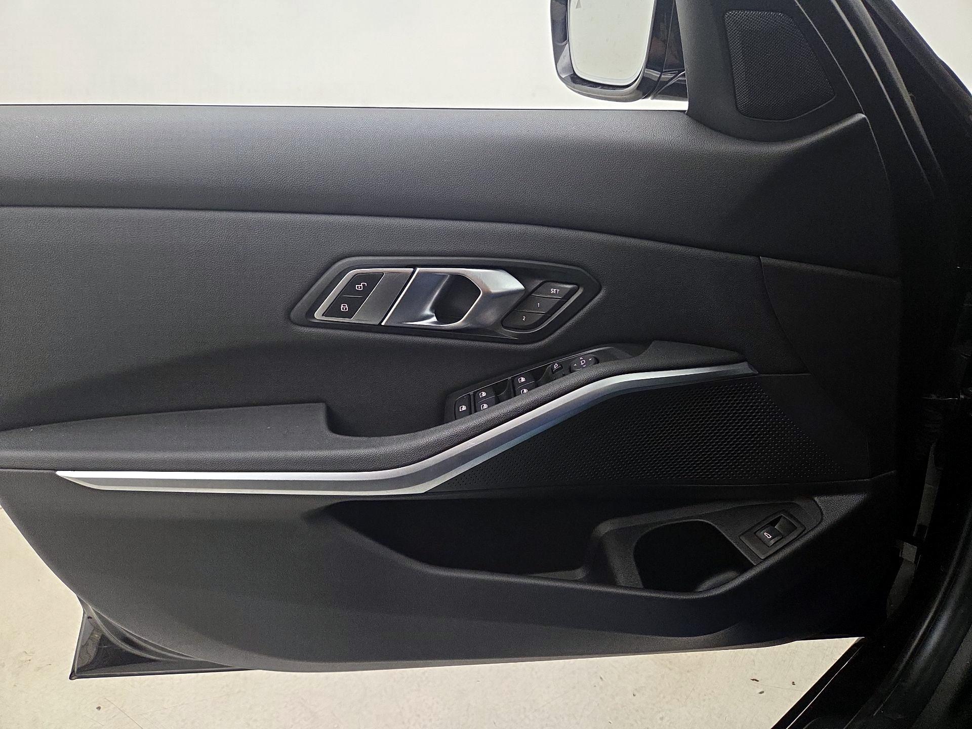Thumbnail: 2019 BMW 3 Series - 12