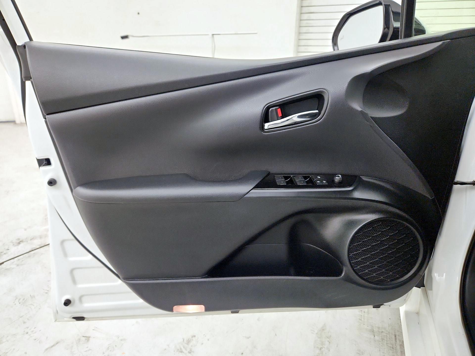 Thumbnail: 2020 Toyota Prius - 12
