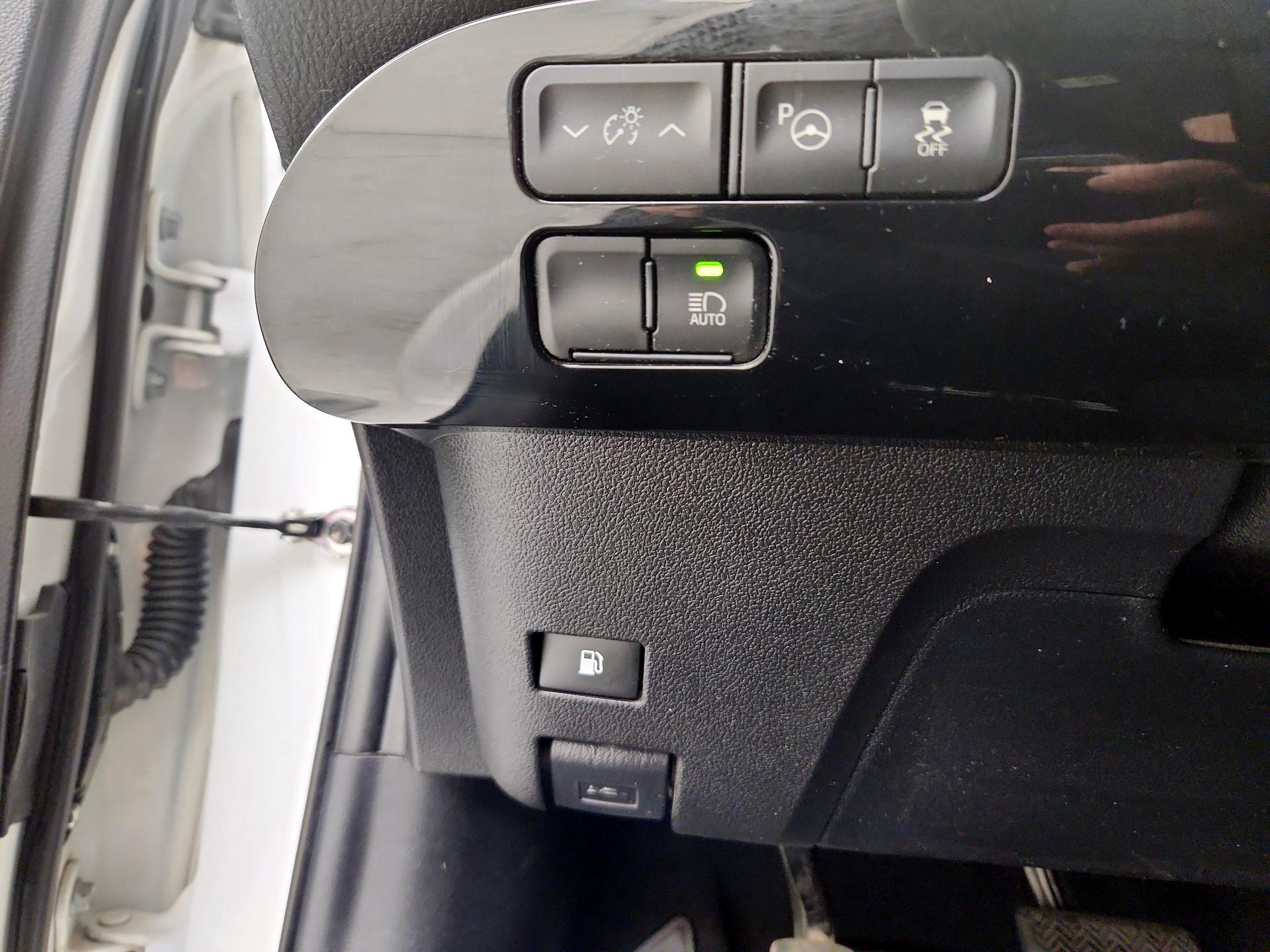 Thumbnail: 2020 Toyota Prius - 13