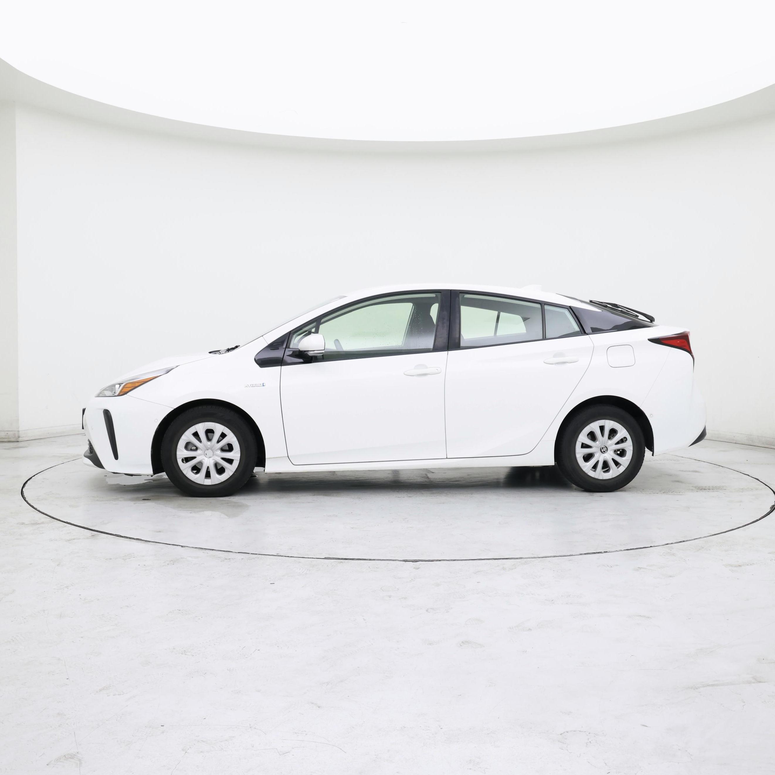 Thumbnail: 2020 Toyota Prius - 3