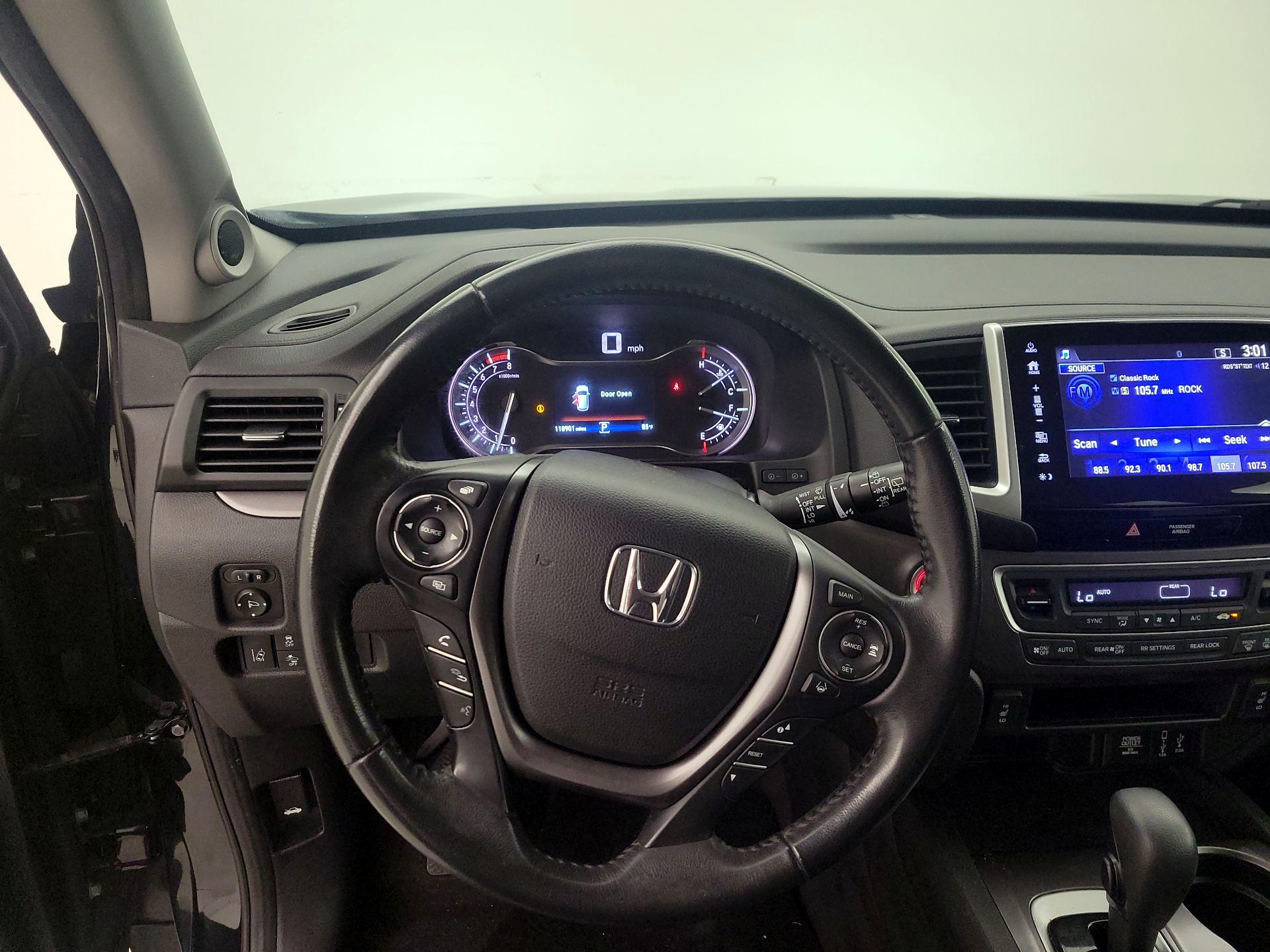 Thumbnail: 2017 Honda Pilot - 10