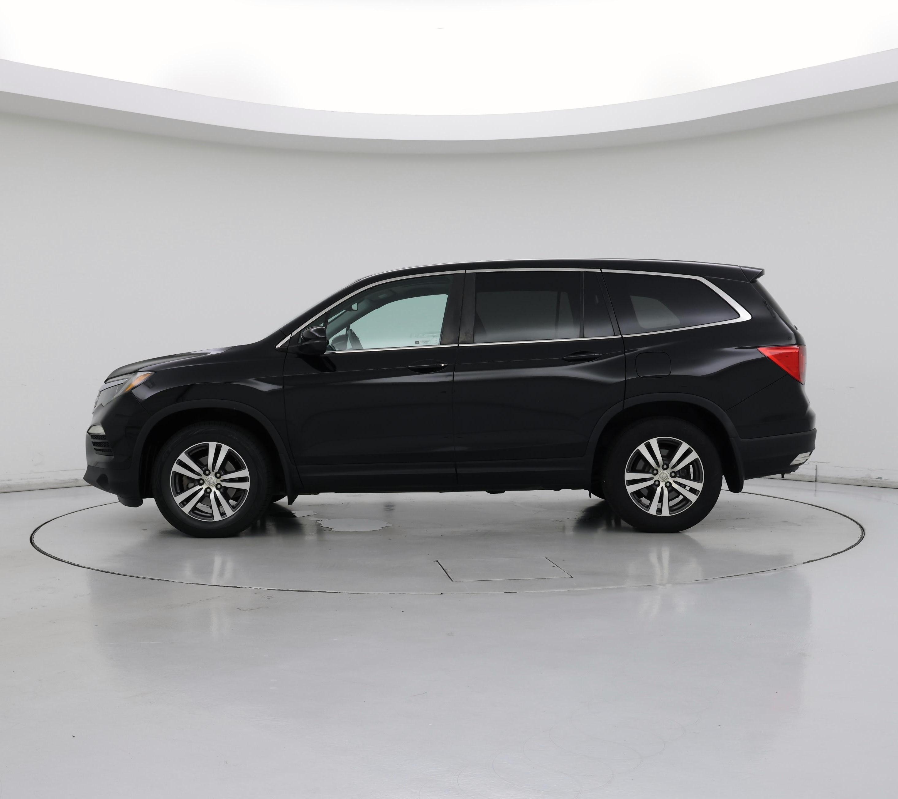 Thumbnail: 2017 Honda Pilot - 3