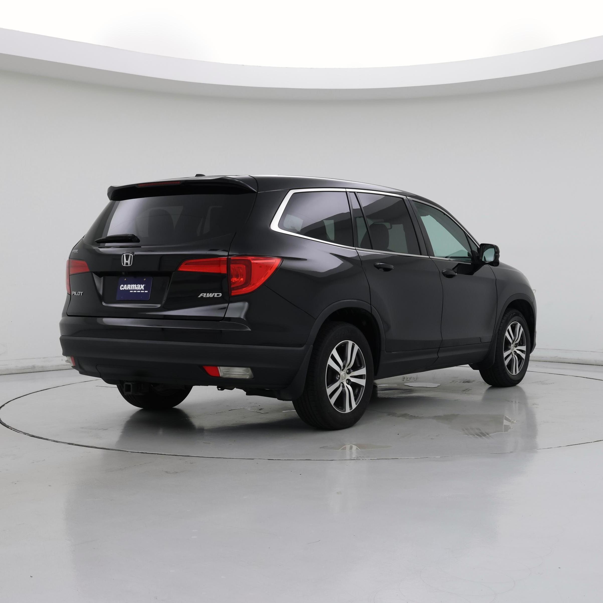 Thumbnail: 2017 Honda Pilot - 8