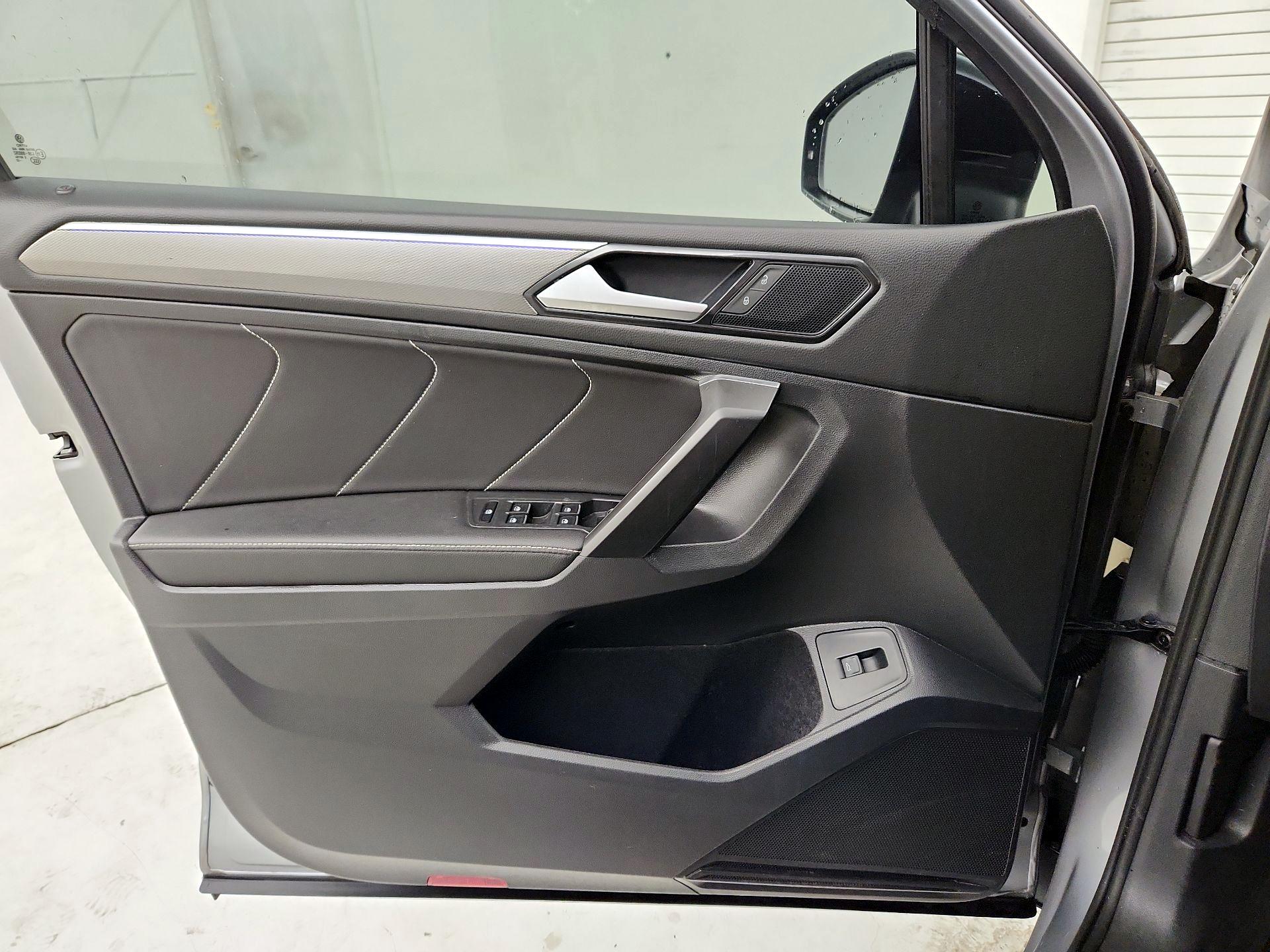 Thumbnail: 2022 Volkswagen Tiguan - 12