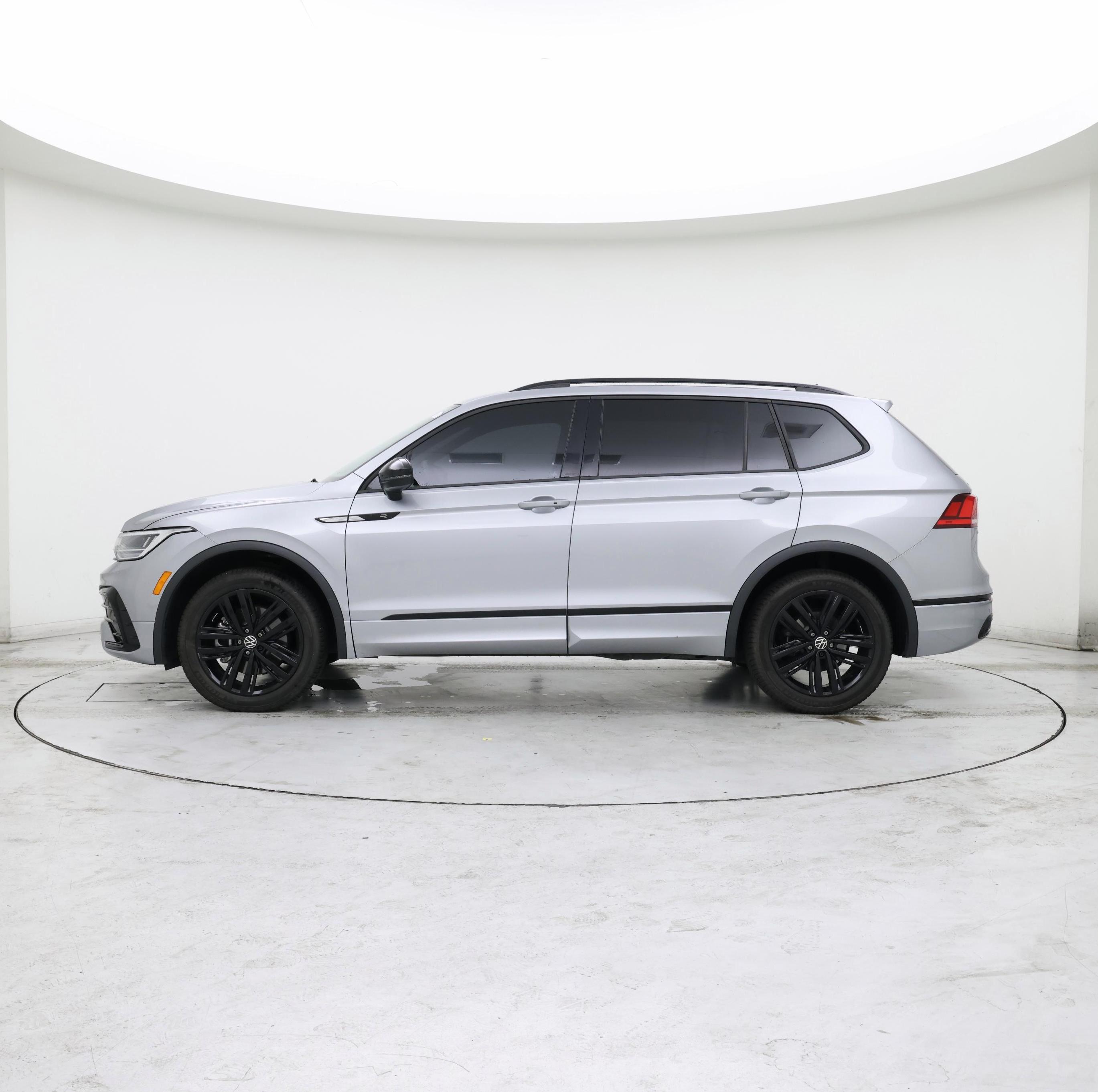 Thumbnail: 2022 Volkswagen Tiguan - 3