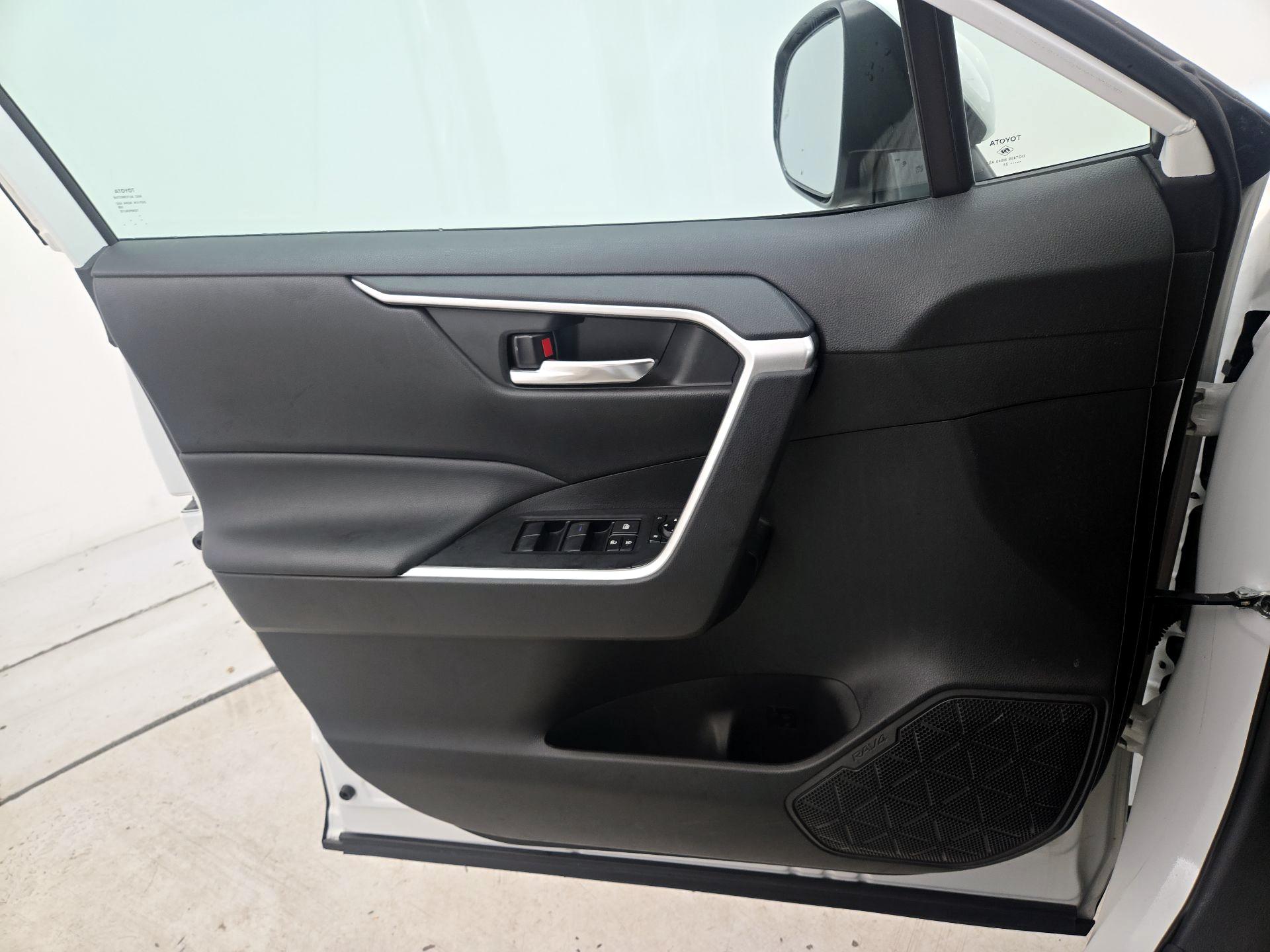 Thumbnail: 2021 Toyota RAV4 - 12