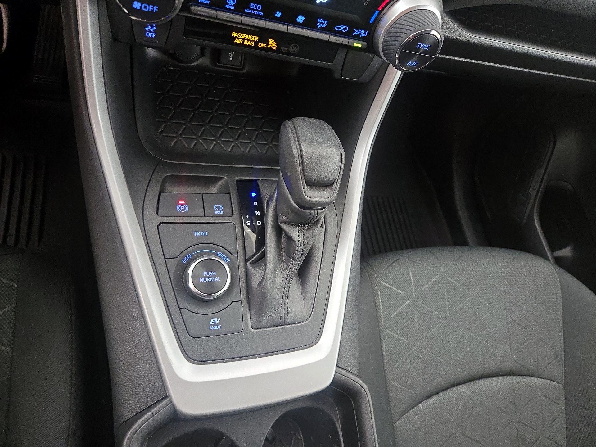 Thumbnail: 2021 Toyota RAV4 - 17