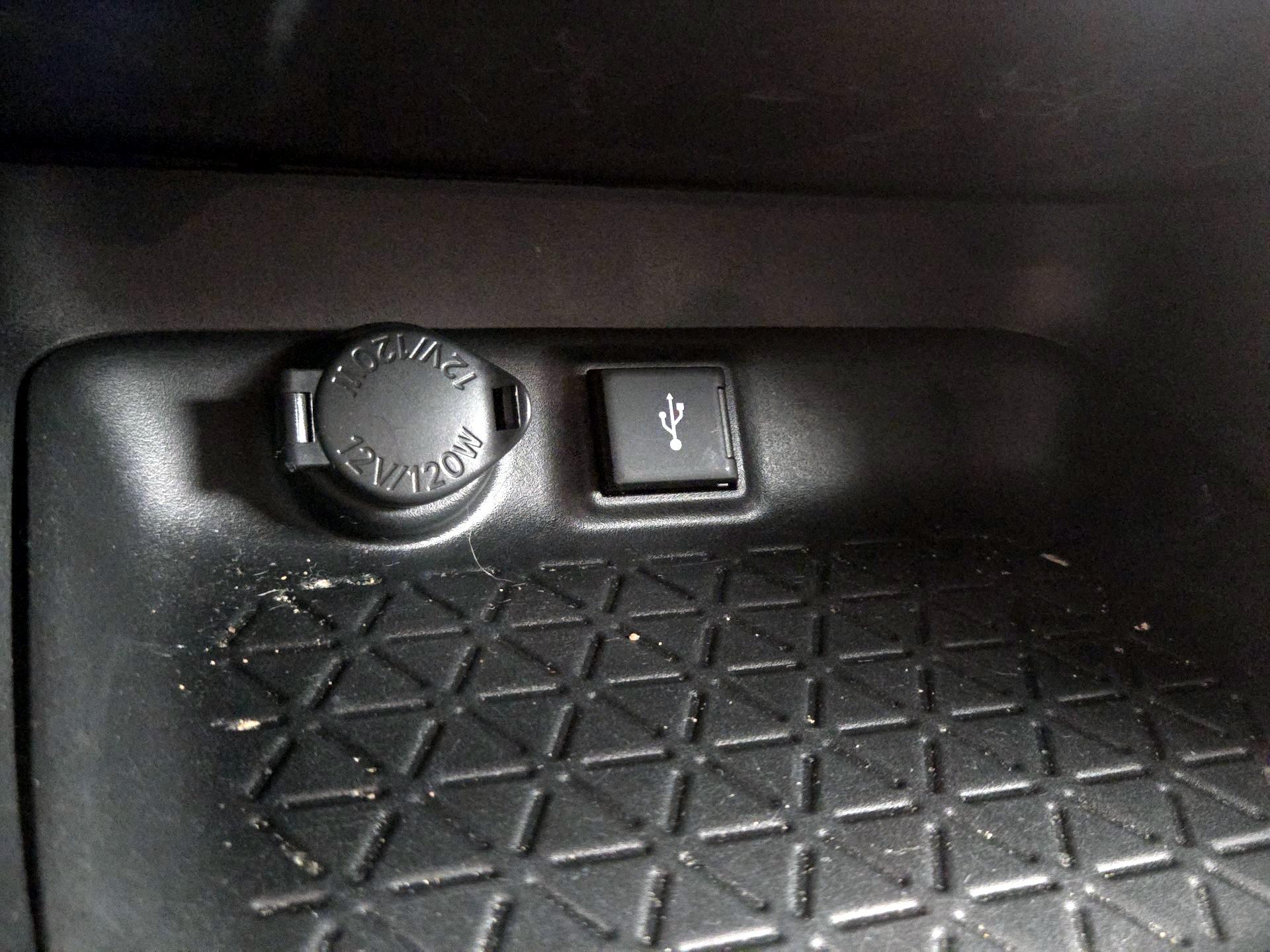 Thumbnail: 2021 Toyota RAV4 - 18