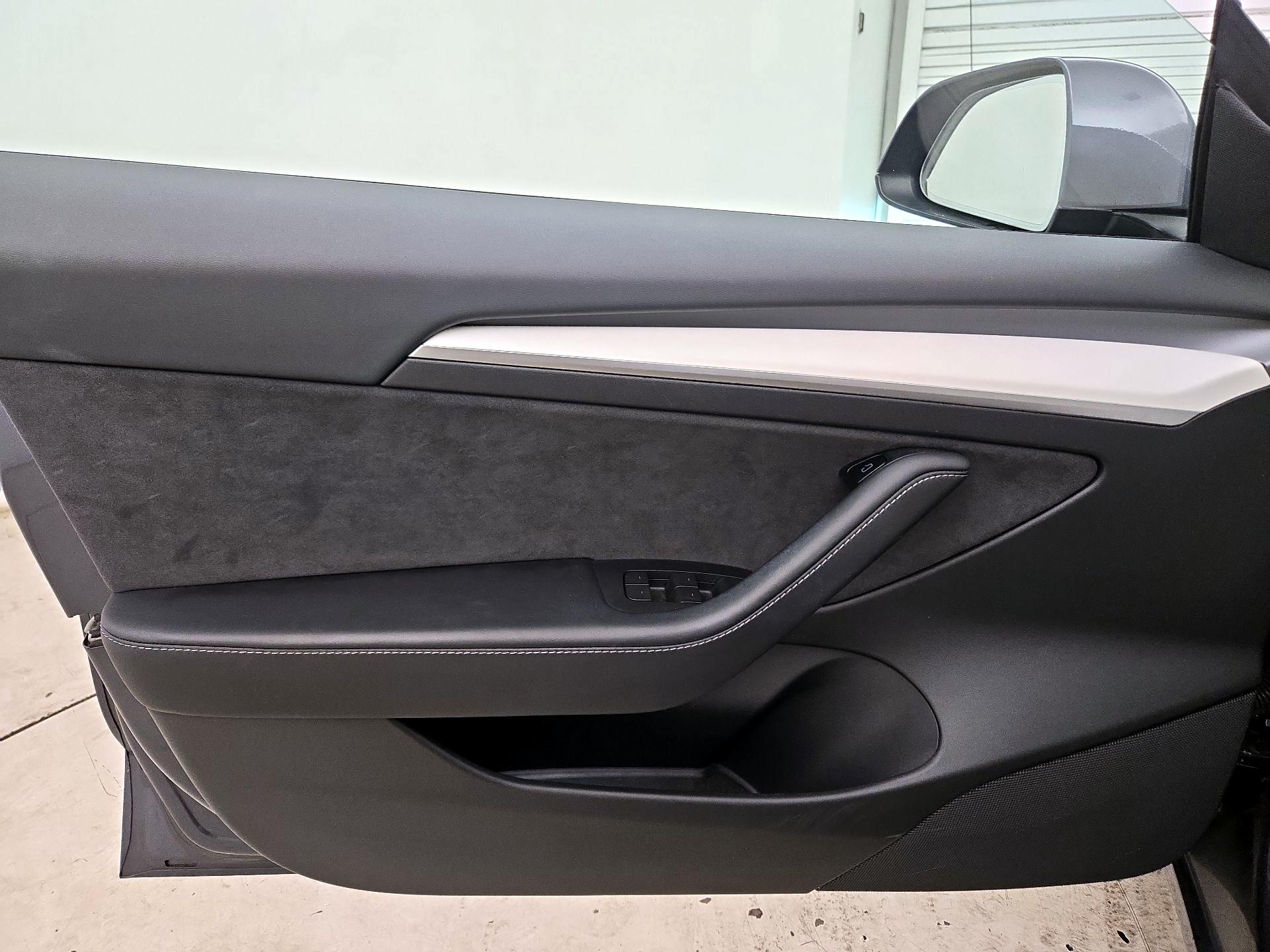Thumbnail: 2022 Tesla Model 3 - 12