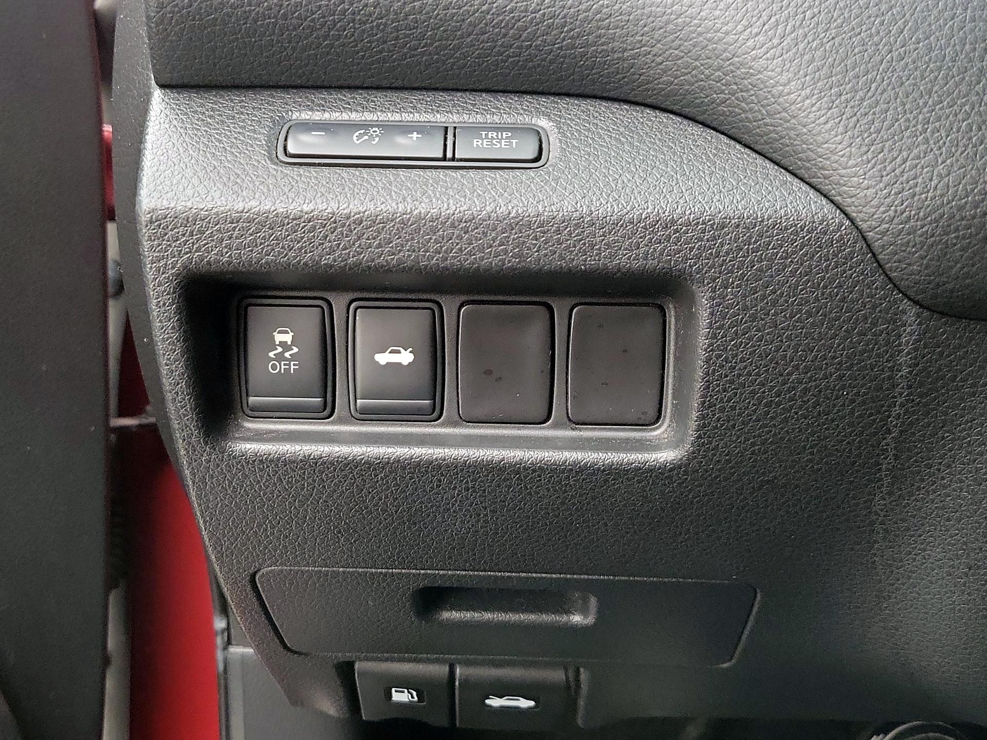 Thumbnail: 2014 Nissan Altima - 13