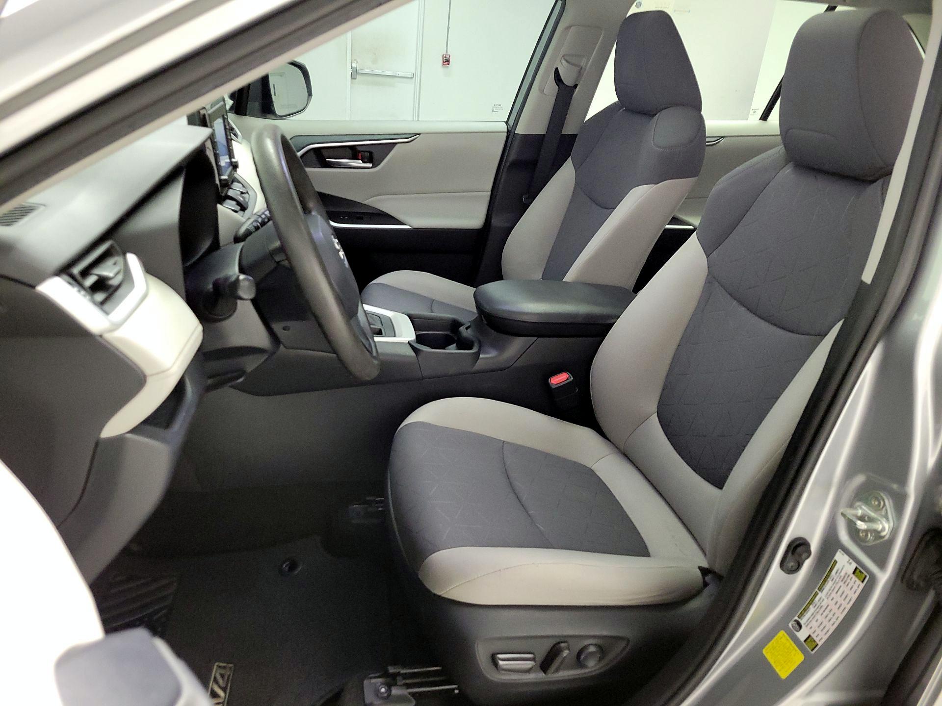 Thumbnail: 2020 Toyota RAV4 - 11
