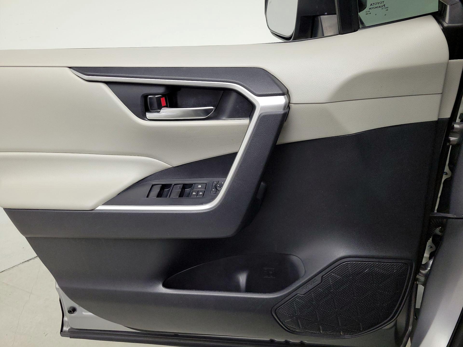 Thumbnail: 2020 Toyota RAV4 - 12