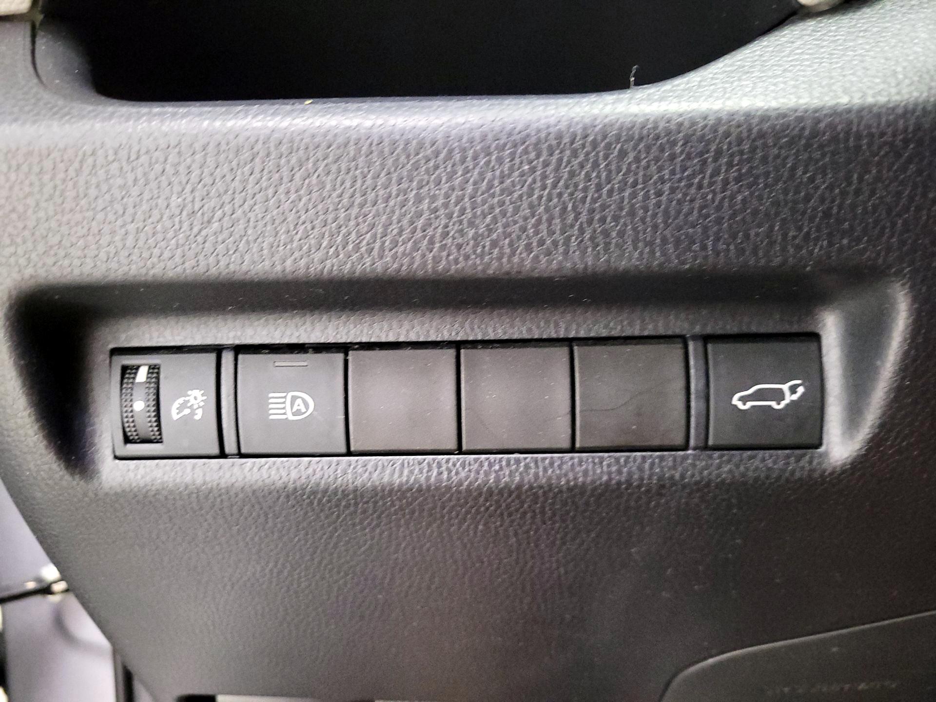 Thumbnail: 2020 Toyota RAV4 - 13