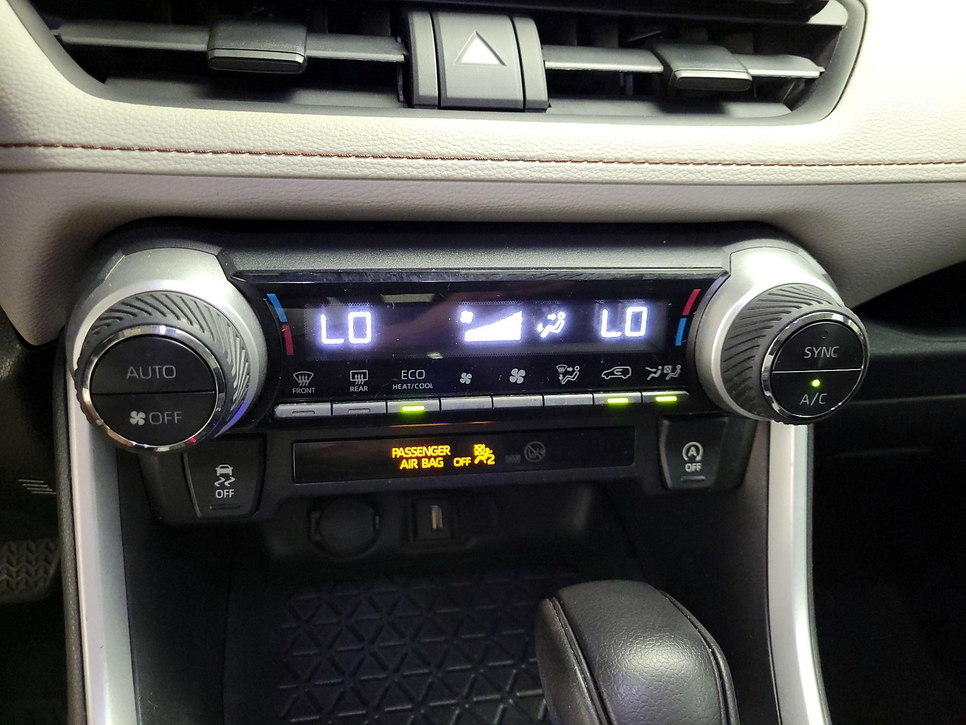Thumbnail: 2020 Toyota RAV4 - 16