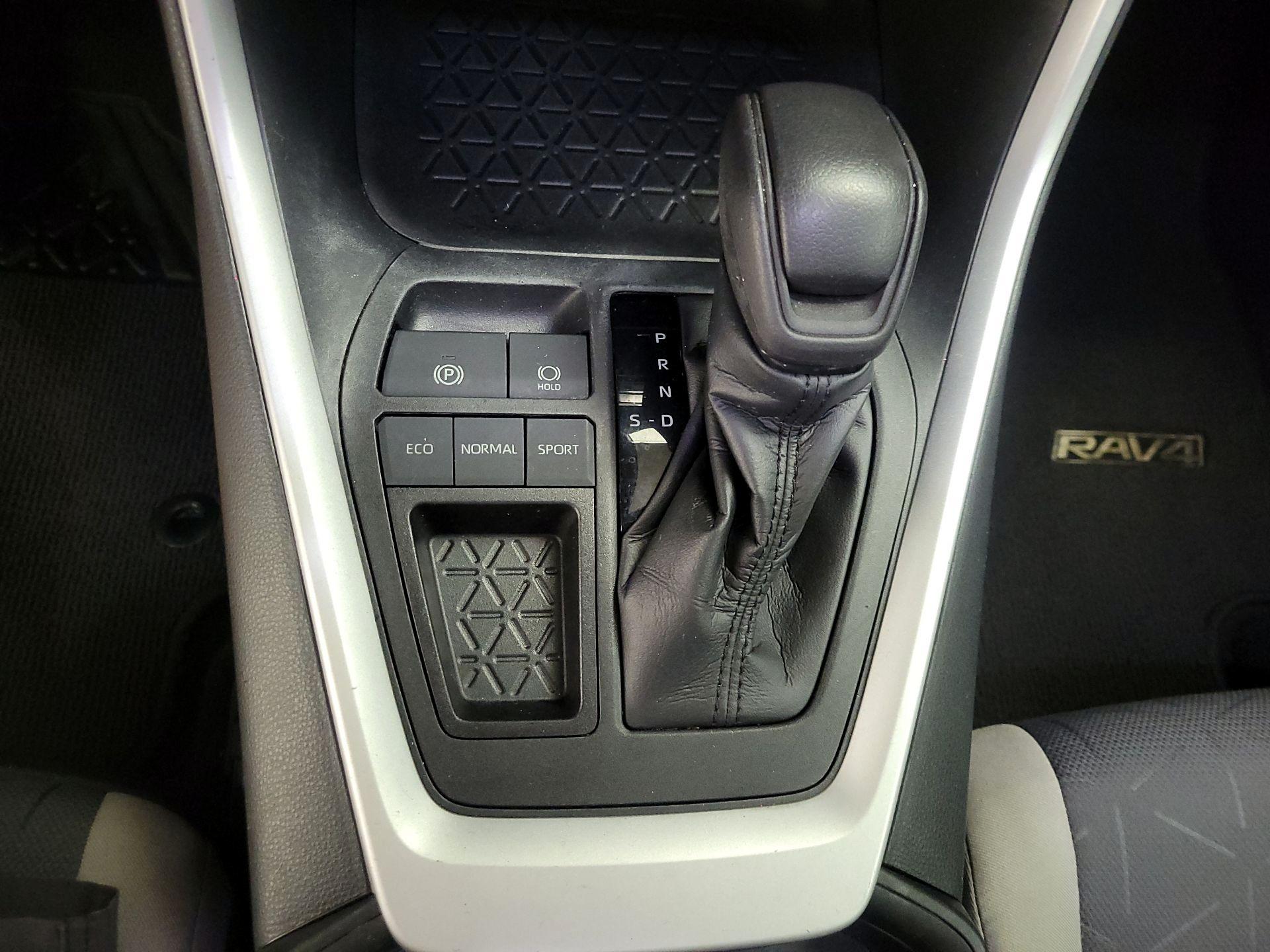 Thumbnail: 2020 Toyota RAV4 - 17