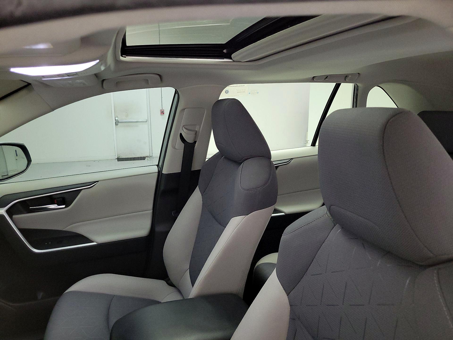 Thumbnail: 2020 Toyota RAV4 - 19