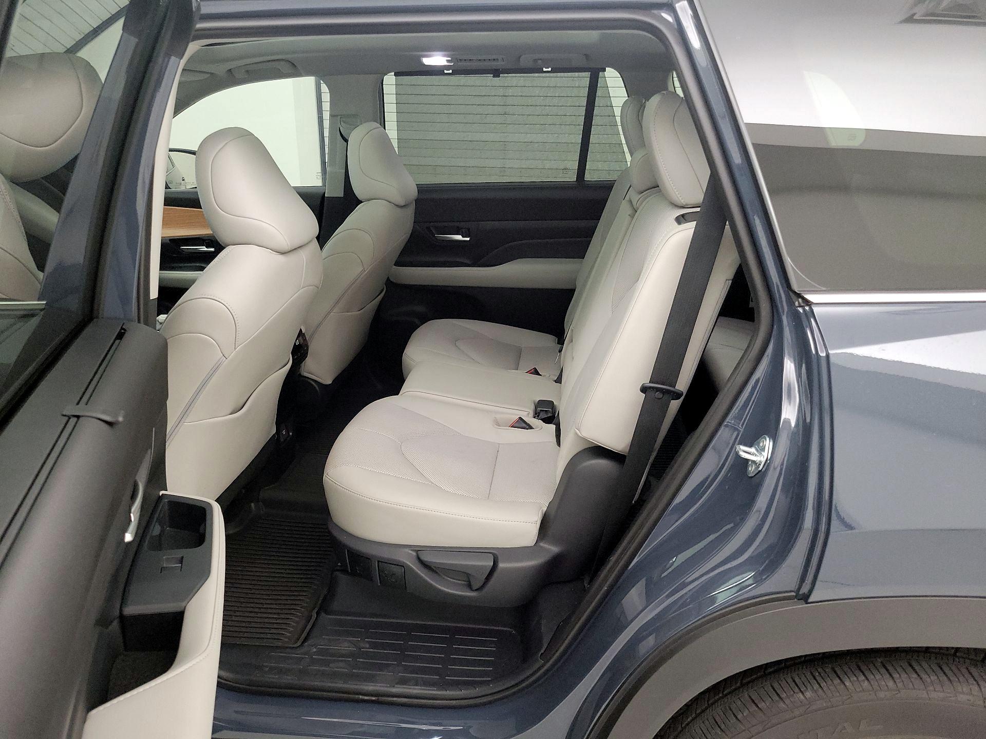 Thumbnail: 2026 Toyota Grand Highlander - 20