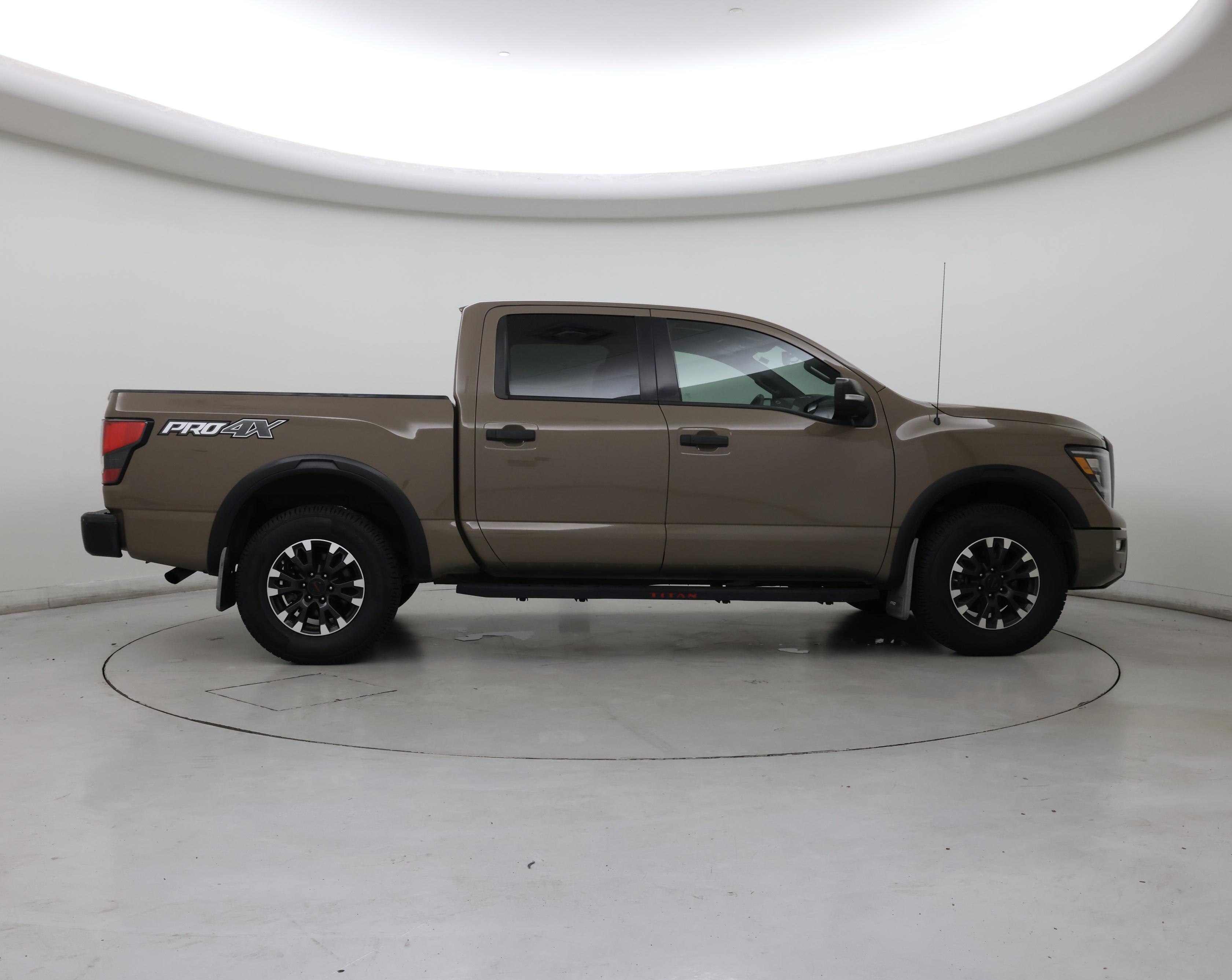 Thumbnail: 2021 Nissan Titan - 7