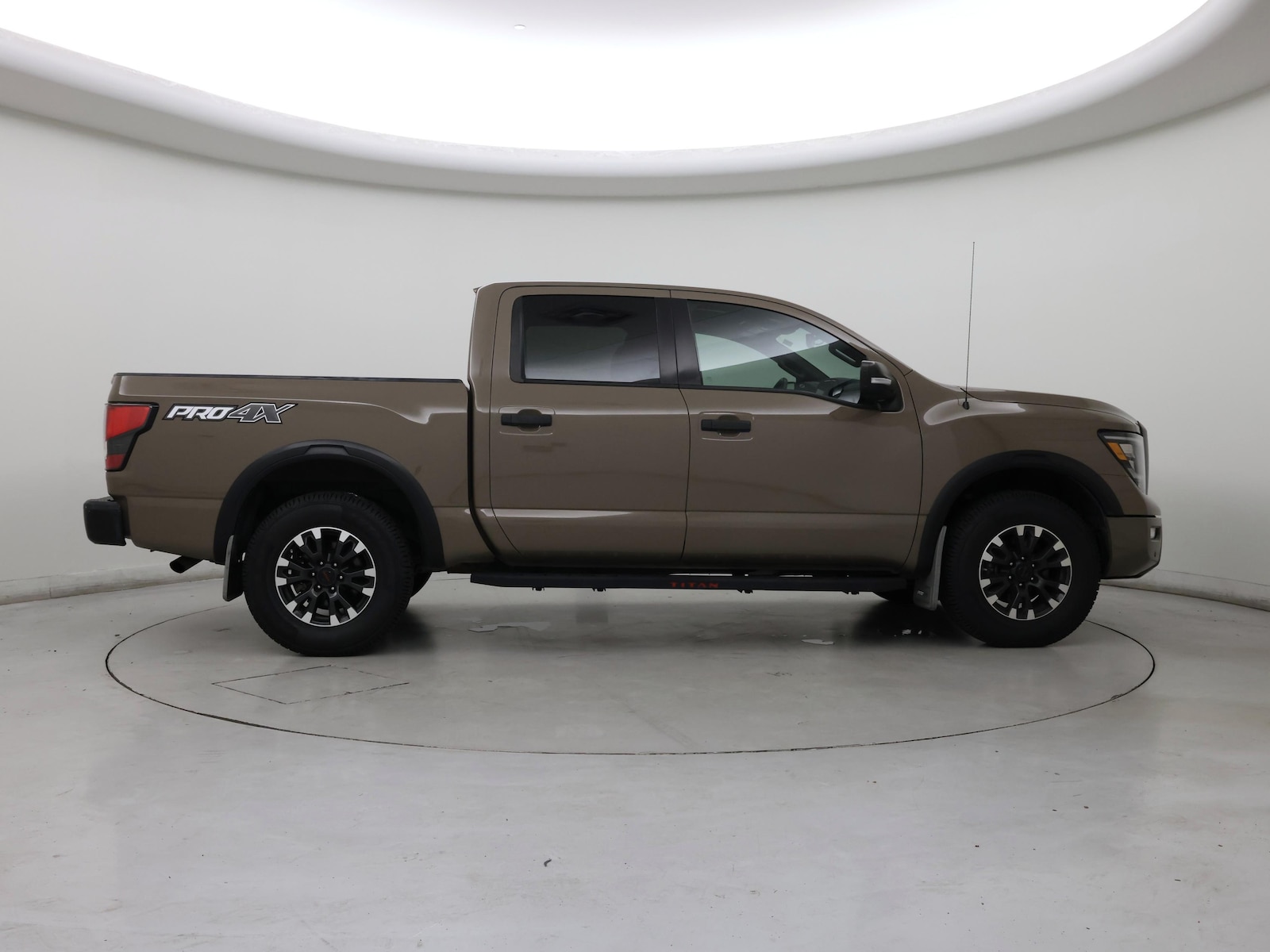 2021 Nissan Titan PRO-4X - Photo 8