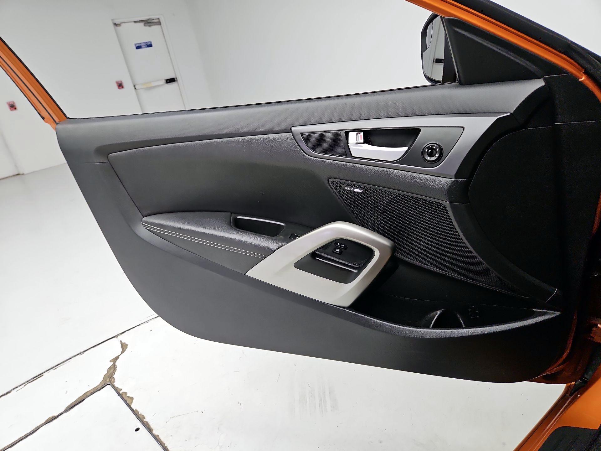 Thumbnail: 2016 Hyundai Veloster - 12