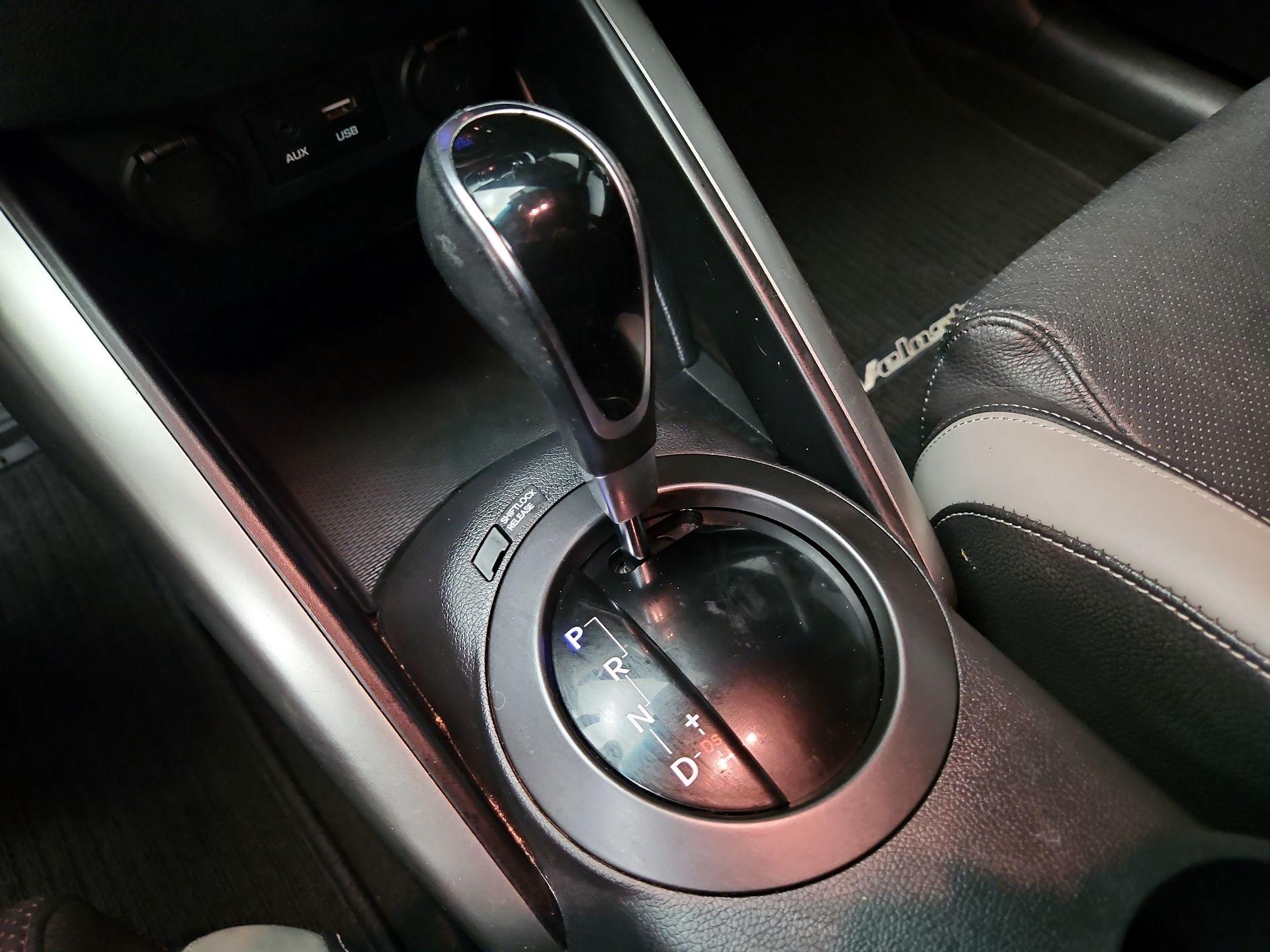 Thumbnail: 2016 Hyundai Veloster - 17