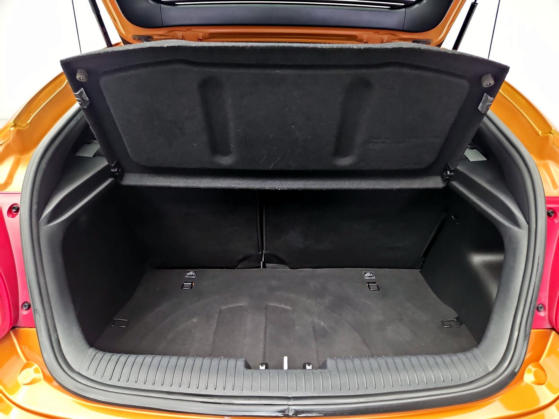Thumbnail: 2016 Hyundai Veloster - 19