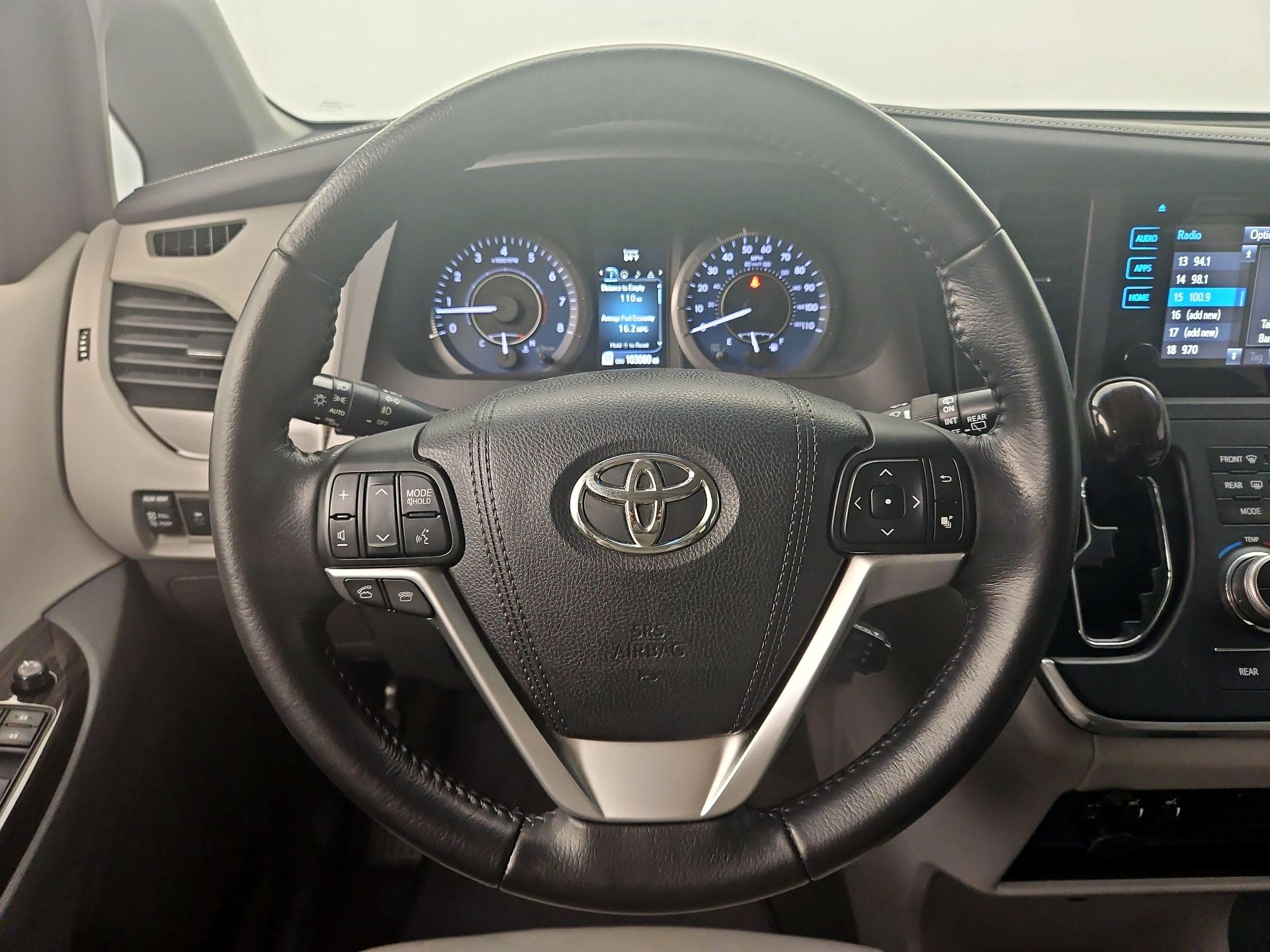 Thumbnail: 2015 Toyota Sienna - 10