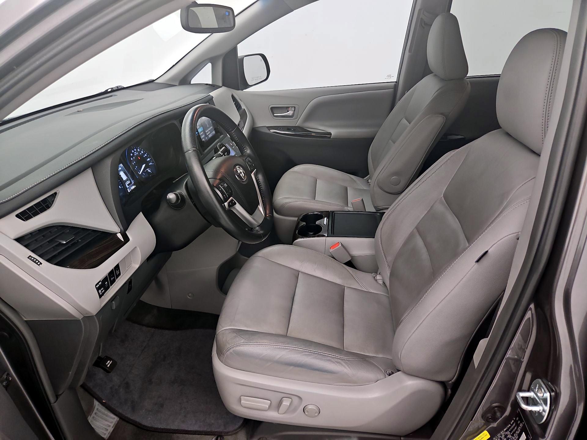 Thumbnail: 2015 Toyota Sienna - 11
