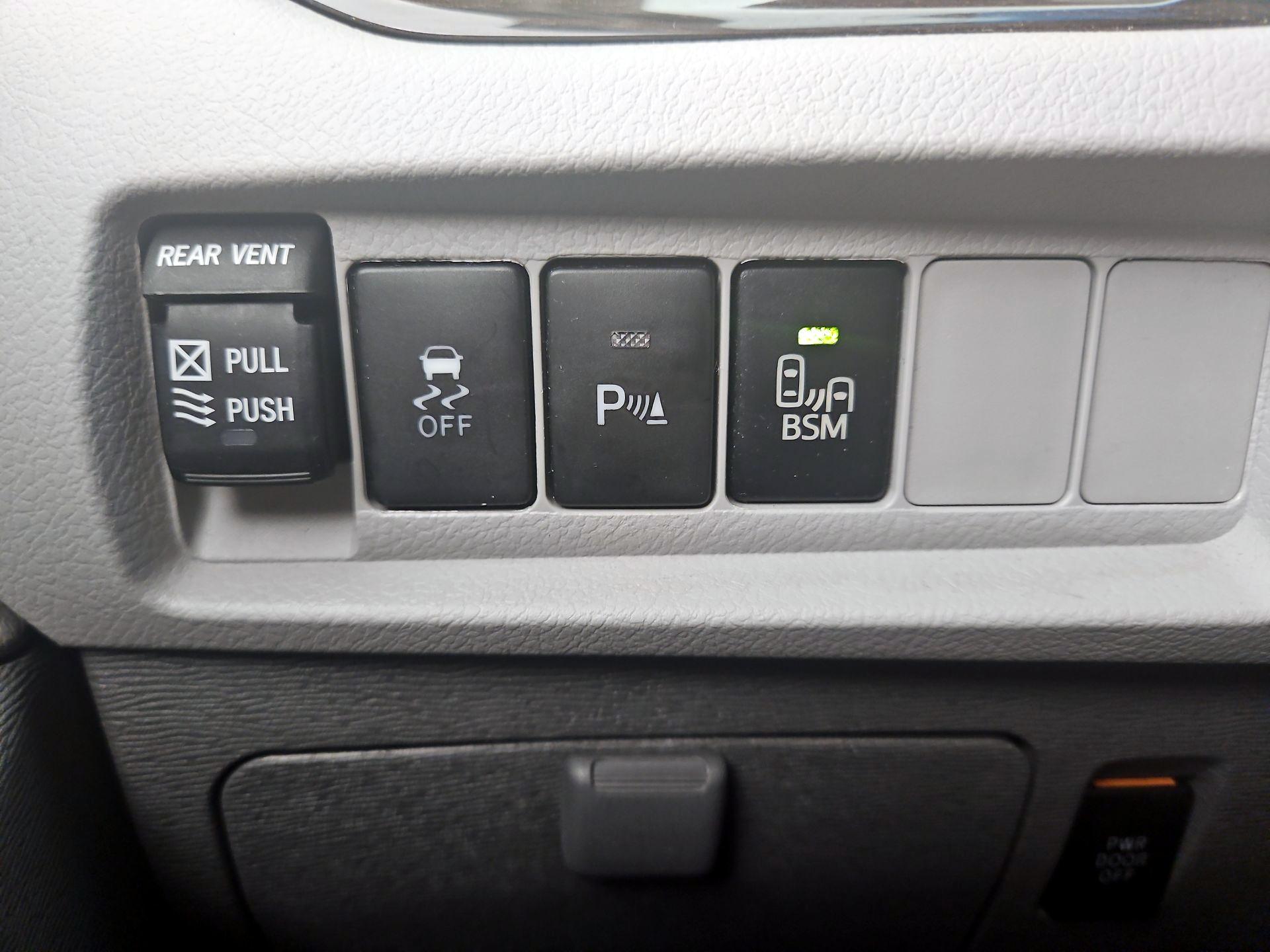 Thumbnail: 2015 Toyota Sienna - 13