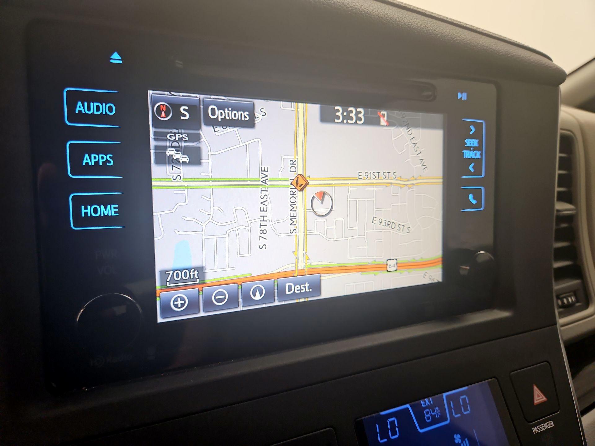 Thumbnail: 2015 Toyota Sienna - 14