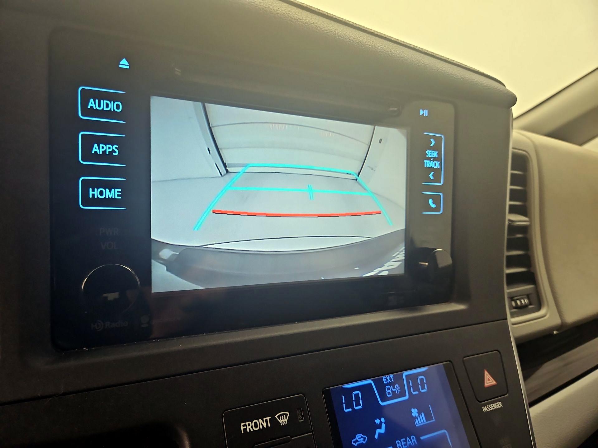 Thumbnail: 2015 Toyota Sienna - 15