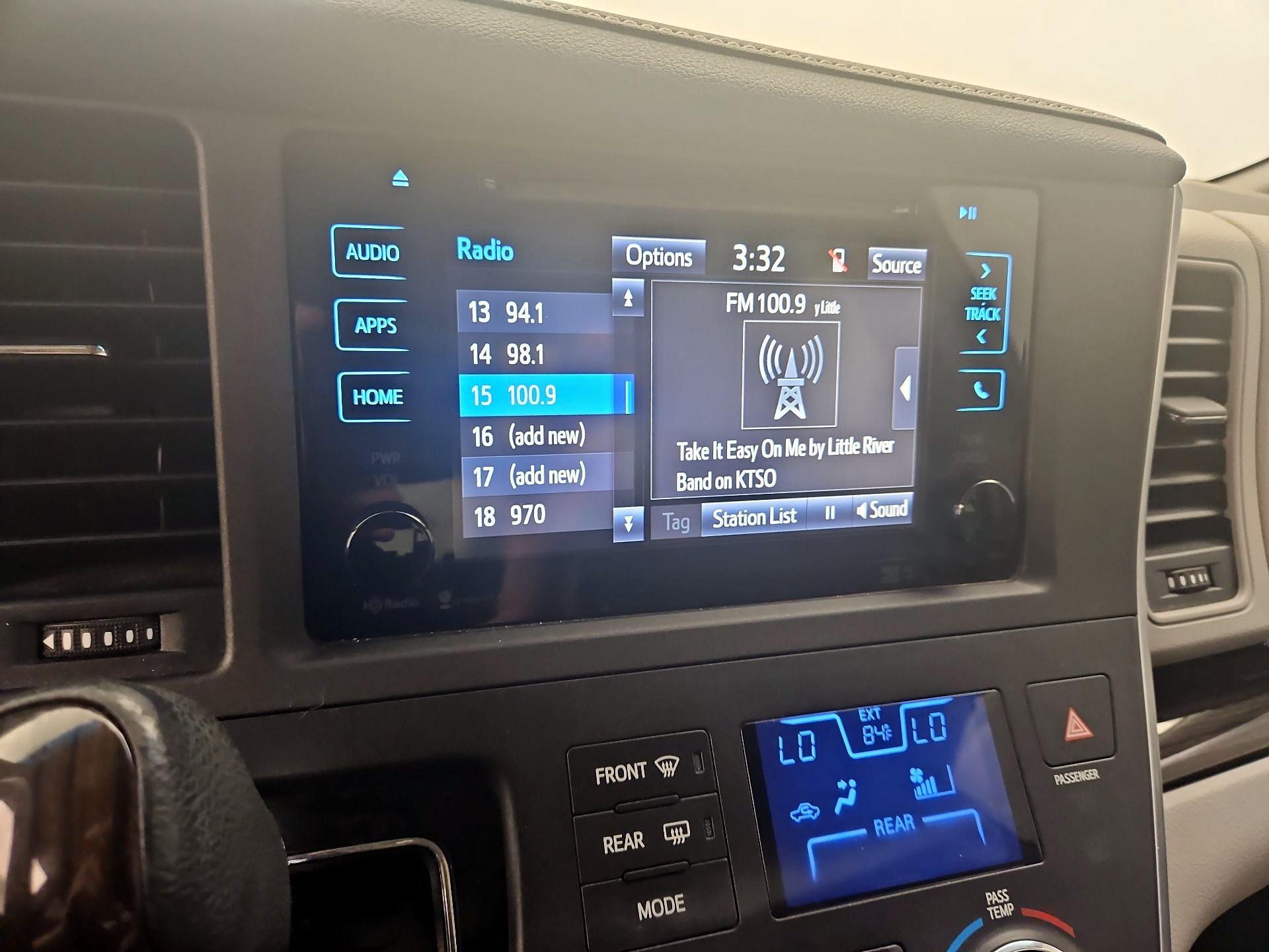 Thumbnail: 2015 Toyota Sienna - 16