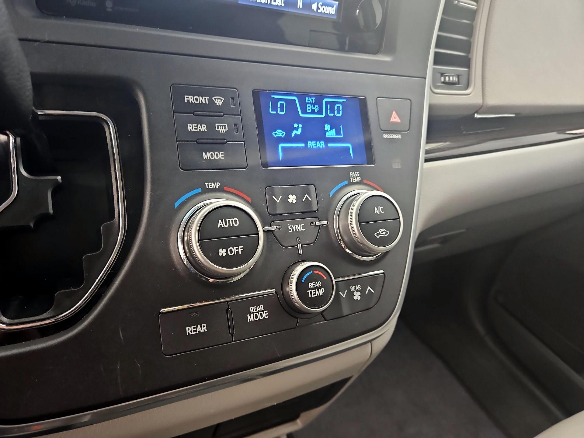 Thumbnail: 2015 Toyota Sienna - 17