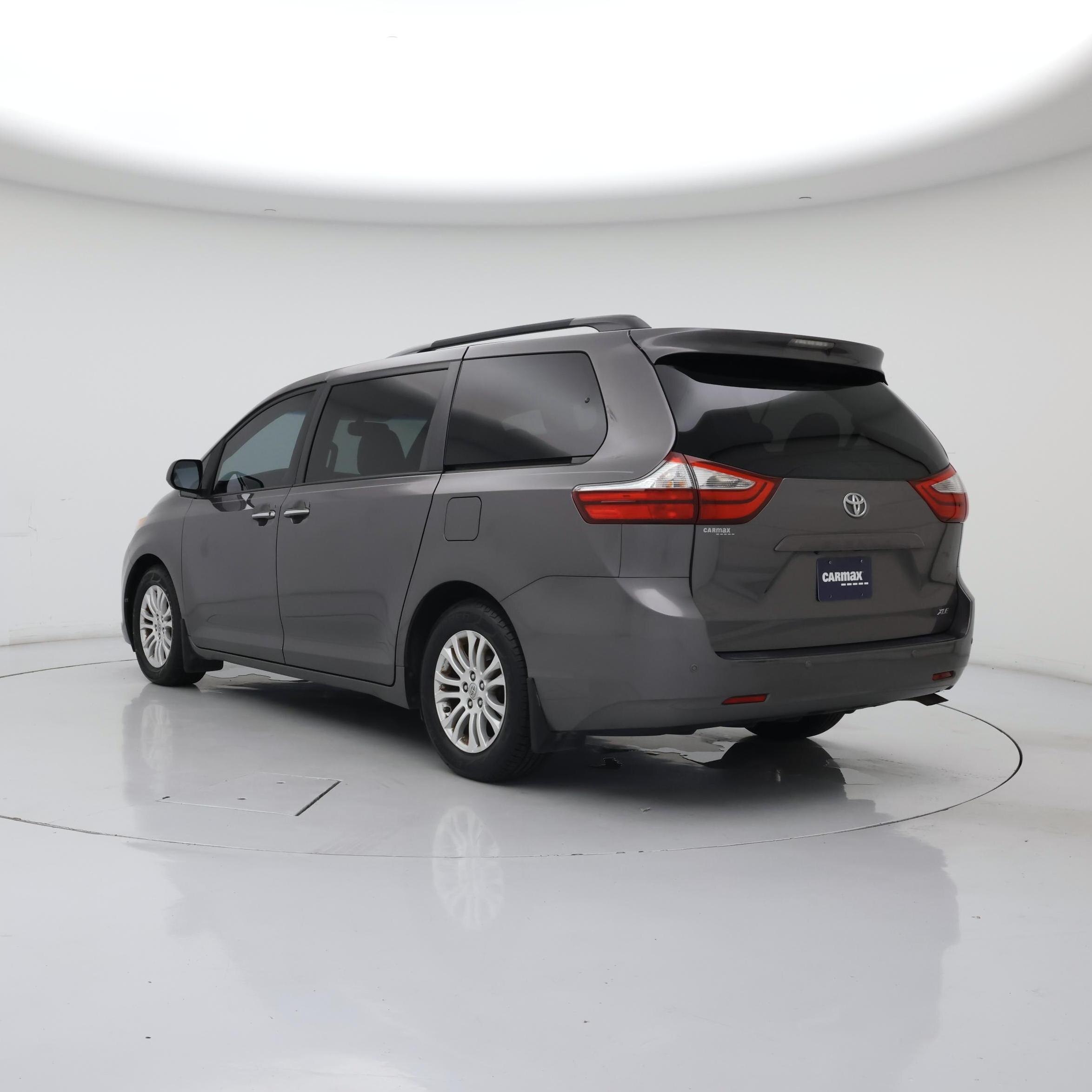 Thumbnail: 2015 Toyota Sienna - 2