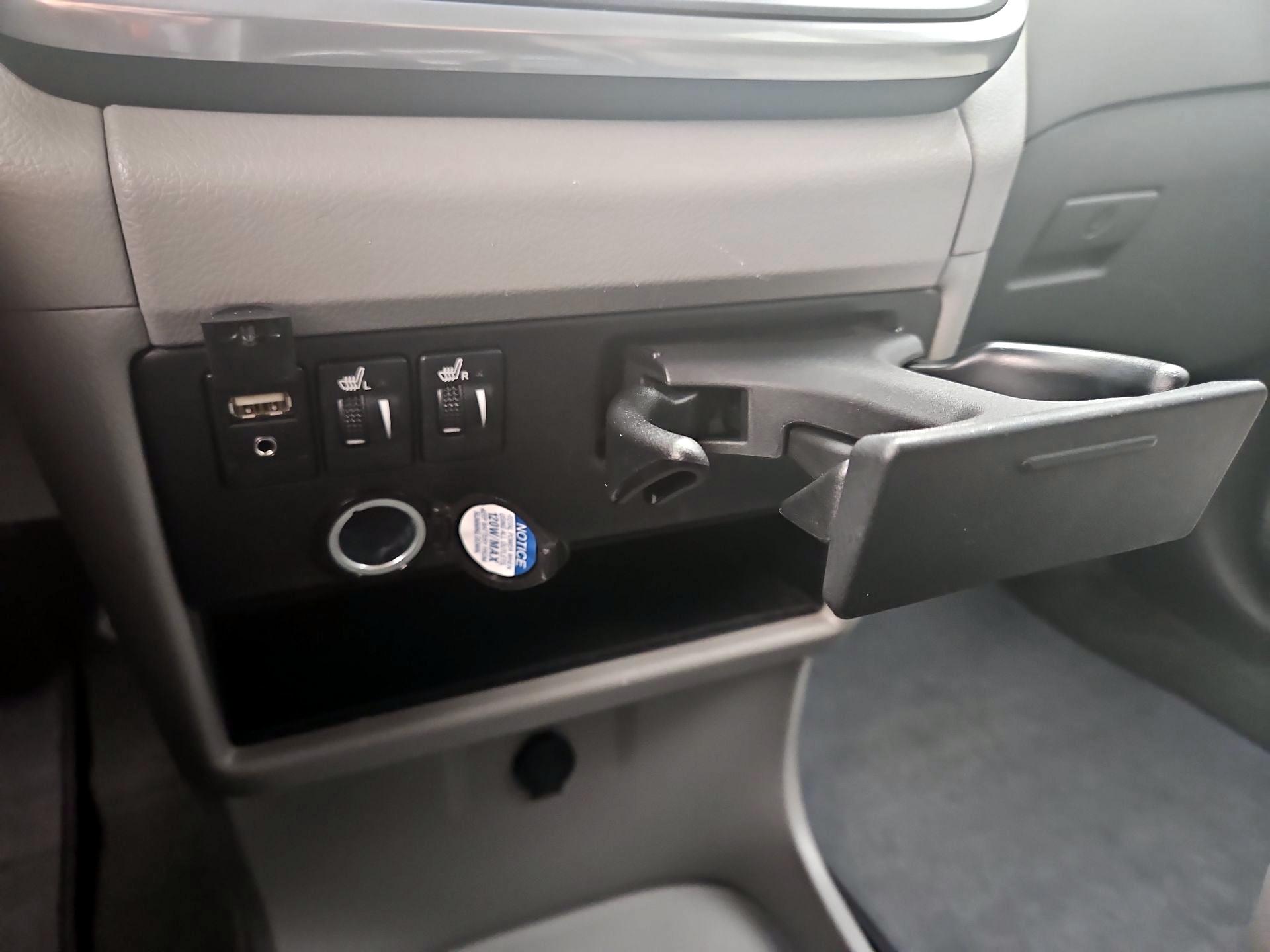 Thumbnail: 2015 Toyota Sienna - 19