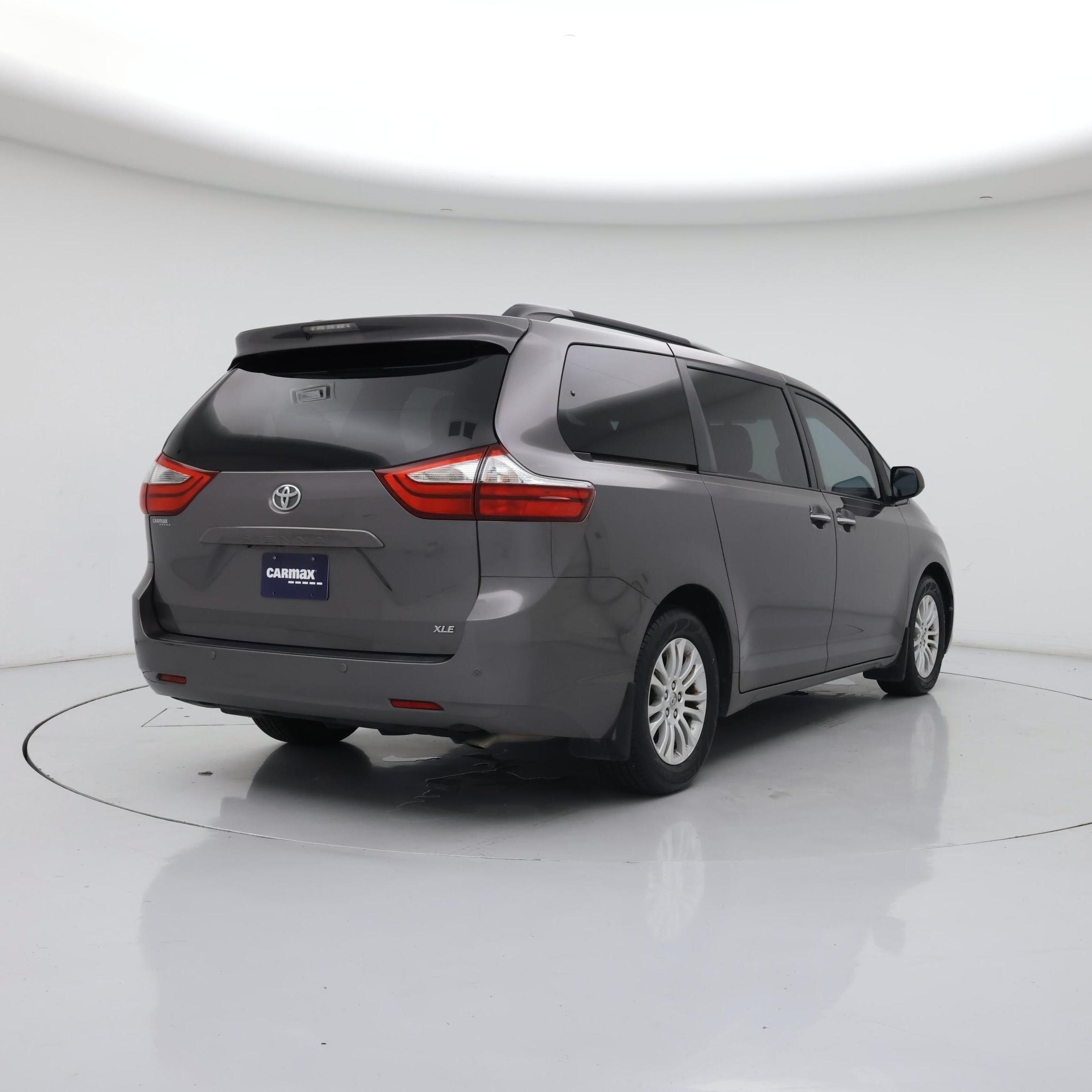 Thumbnail: 2015 Toyota Sienna - 8