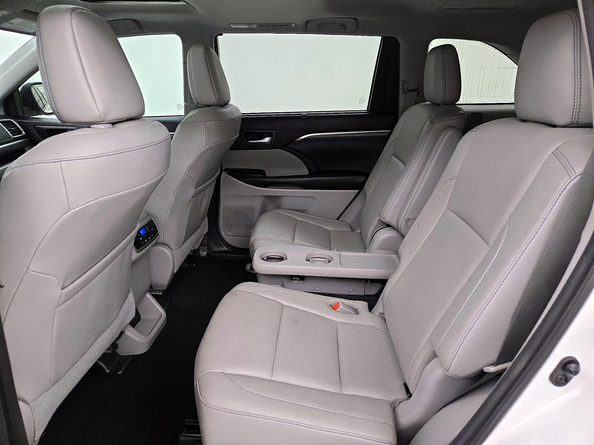 Thumbnail: 2018 Toyota Highlander - 20
