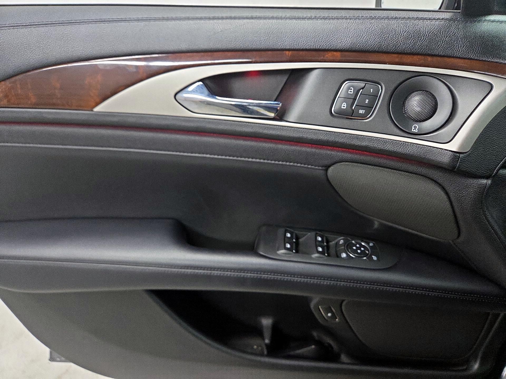 Thumbnail: 2019 Lincoln MKZ - 12