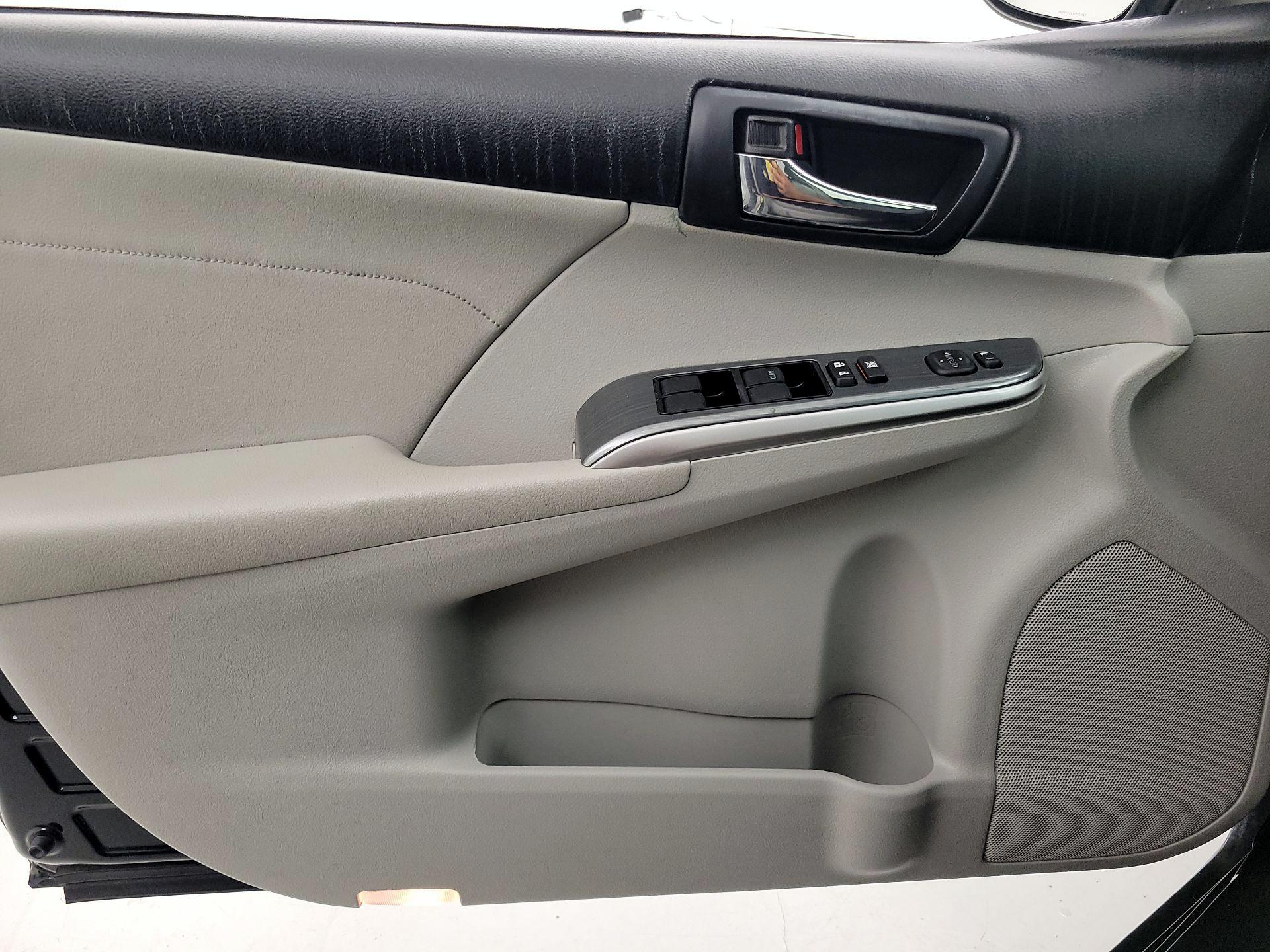 Thumbnail: 2014 Toyota Camry - 12