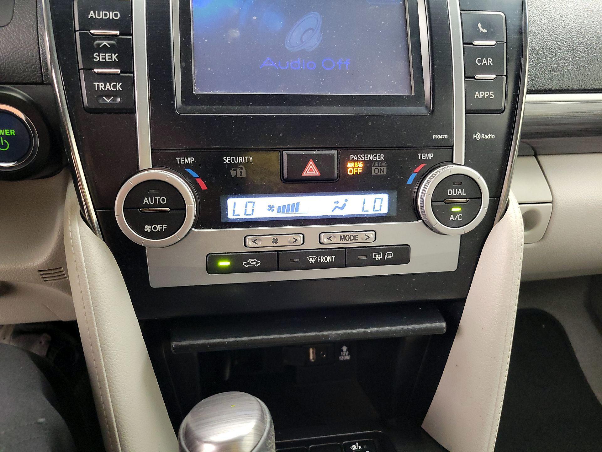 Thumbnail: 2014 Toyota Camry - 16