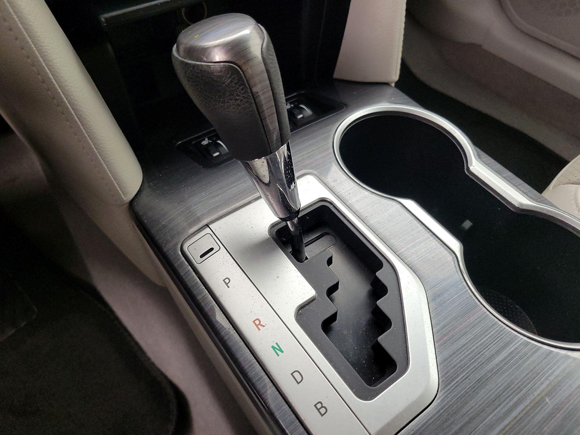 Thumbnail: 2014 Toyota Camry - 17